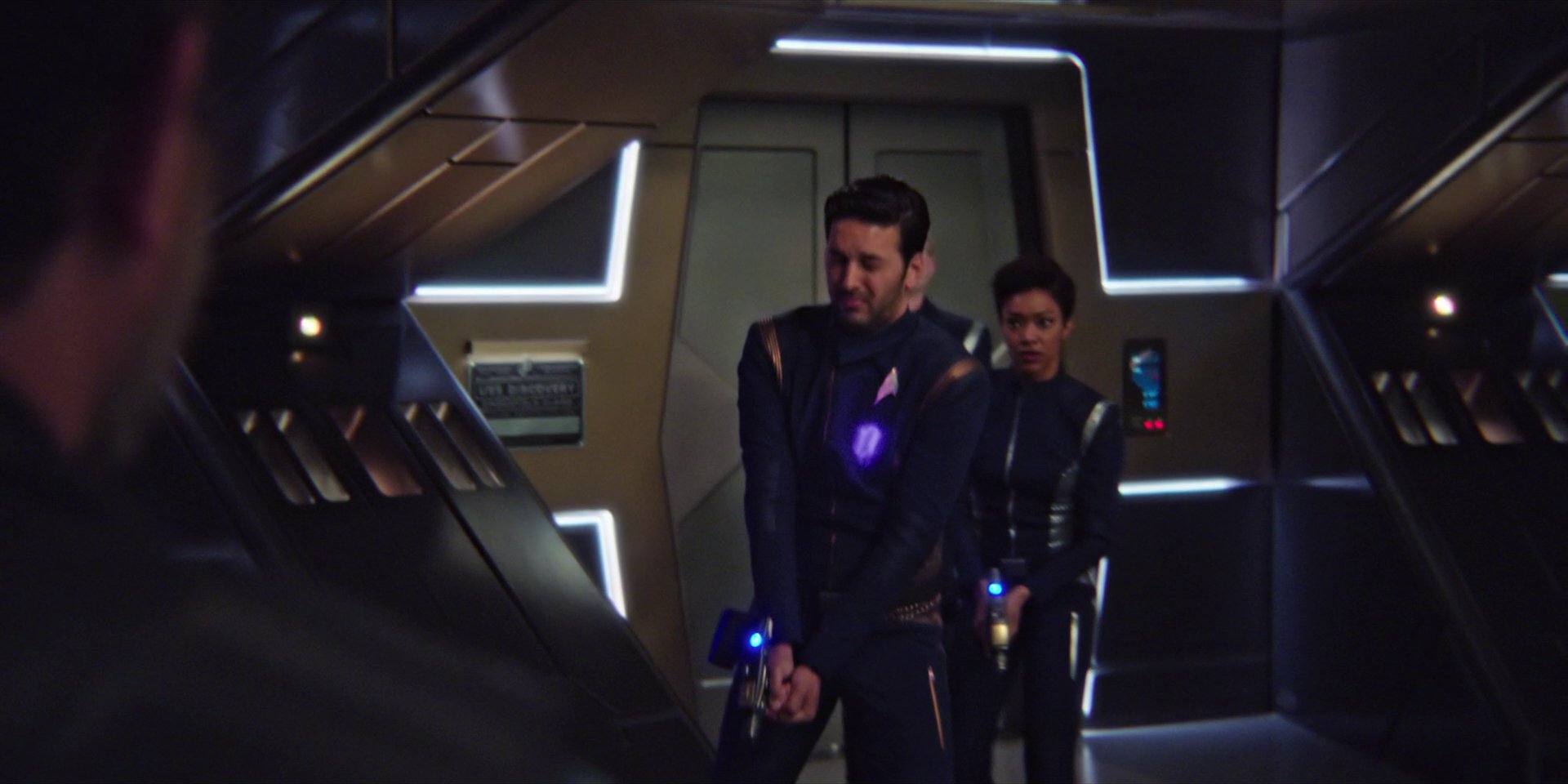 extant_StarTrekDiscovery_1x07-MagicToMakeTheSanestManGoMad_3511.jpg