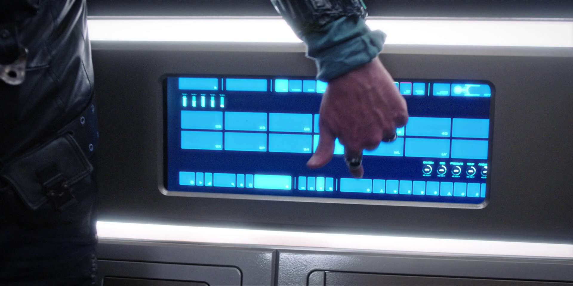 extant_StarTrekDiscovery_1x07-MagicToMakeTheSanestManGoMad_4089.jpg