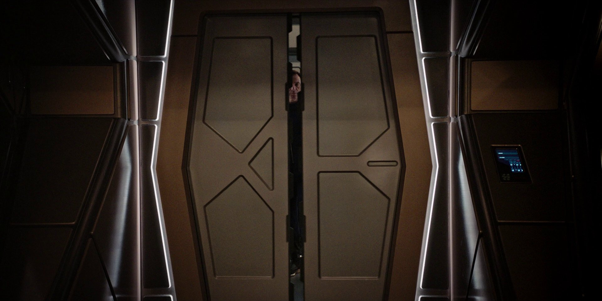 extant_StarTrekDiscovery_1x10-DespiteYourself_2325.jpg