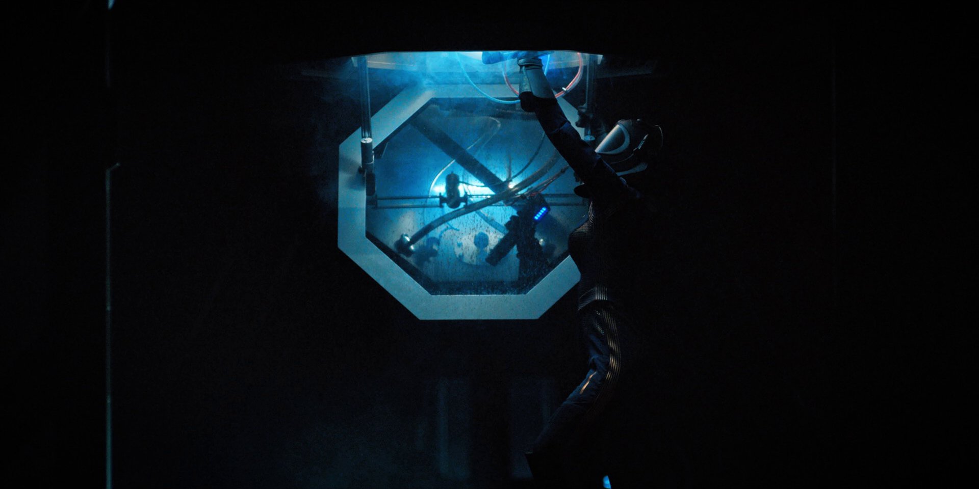 extant_StarTrekDiscovery_1x11-TheWolfInside_0200.jpg