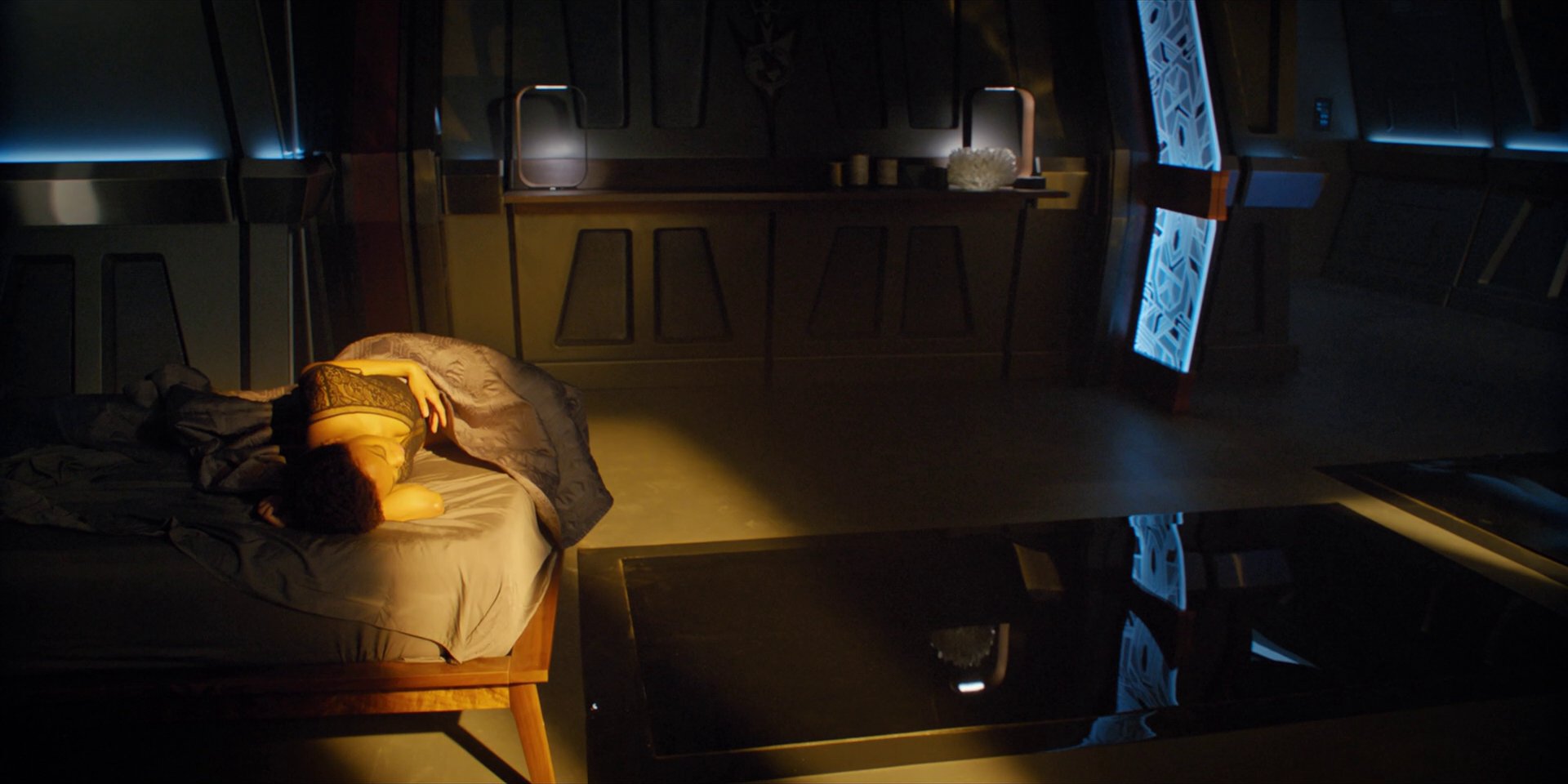 extant_StarTrekDiscovery_1x11-TheWolfInside_0325.jpg