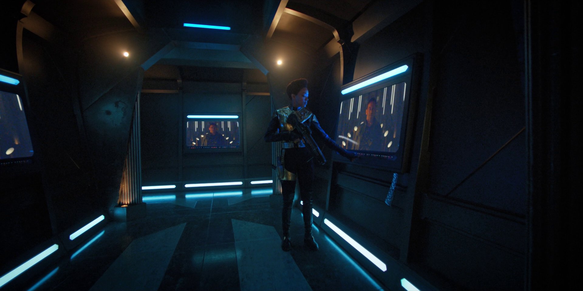 extant_StarTrekDiscovery_1x13-WhatsPastIsPrologue_2004.jpg