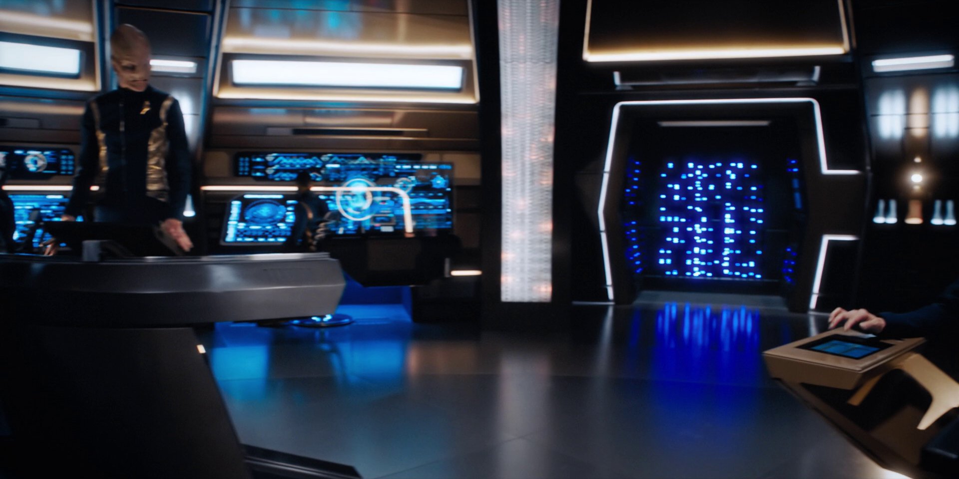 extant_StarTrekDiscovery_1x15-WillYouTakeMyHand_0228.jpg