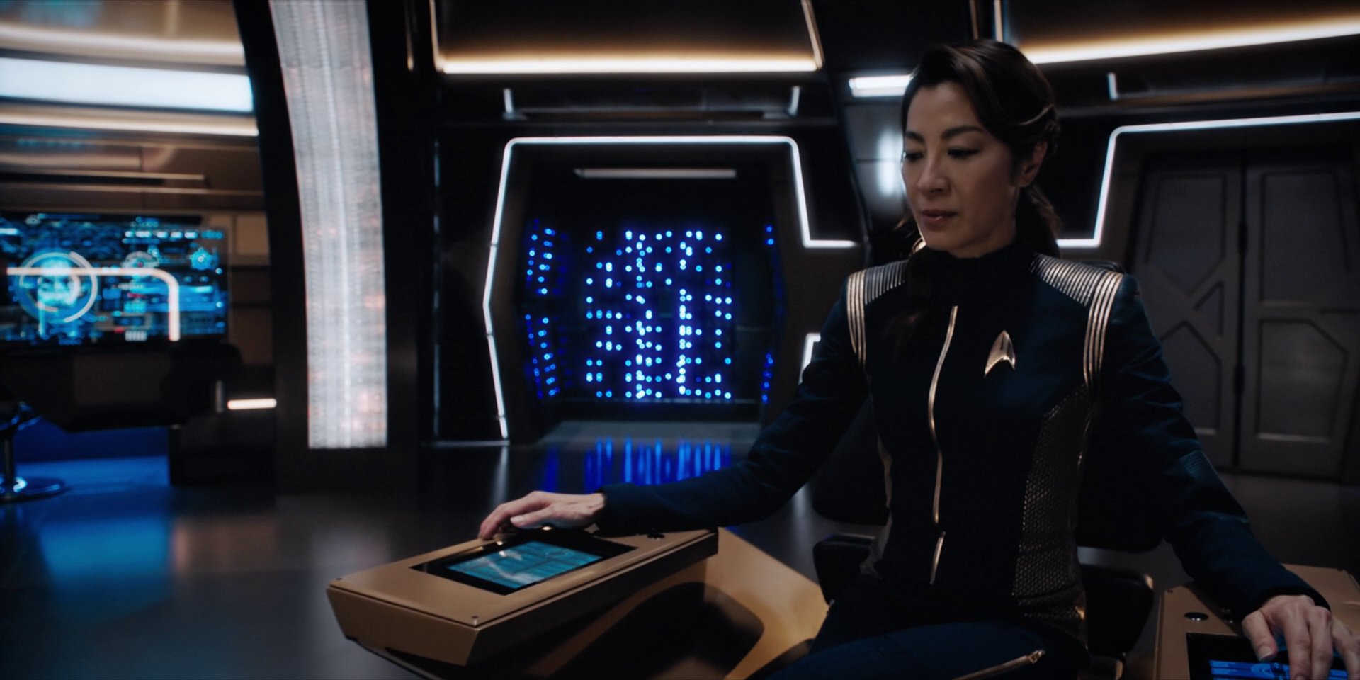 extant_StarTrekDiscovery_1x15-WillYouTakeMyHand_0235.jpg