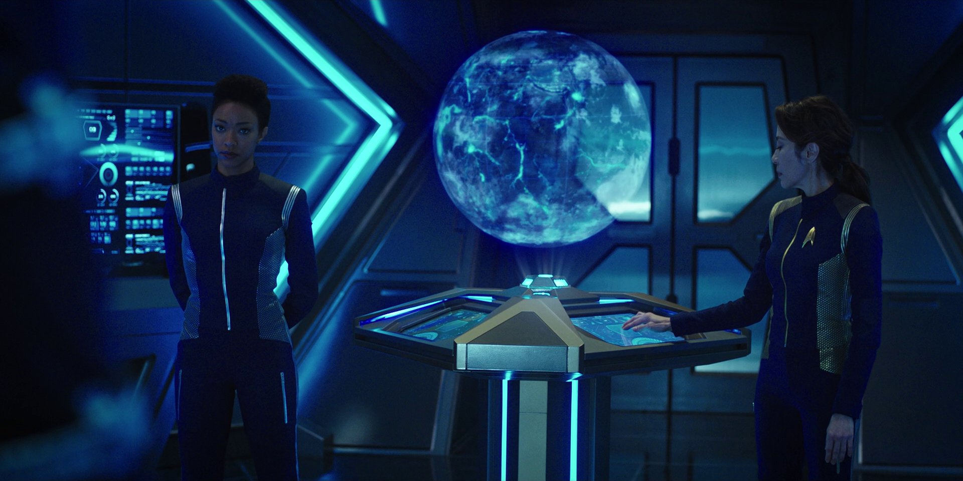 extant_StarTrekDiscovery_1x15-WillYouTakeMyHand_0825.jpg