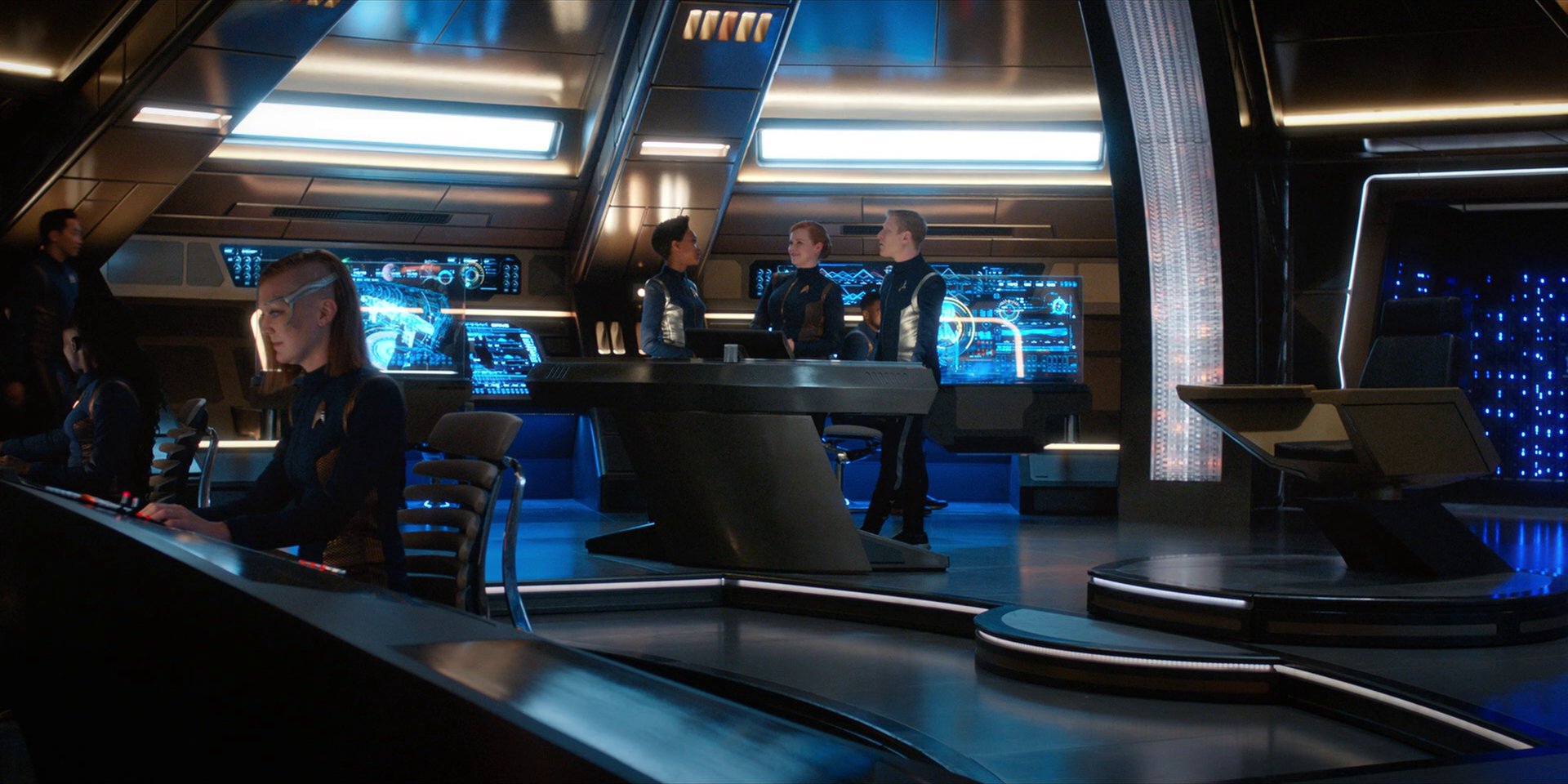 extant_StarTrekDiscovery_1x15-WillYouTakeMyHand_4666.jpg