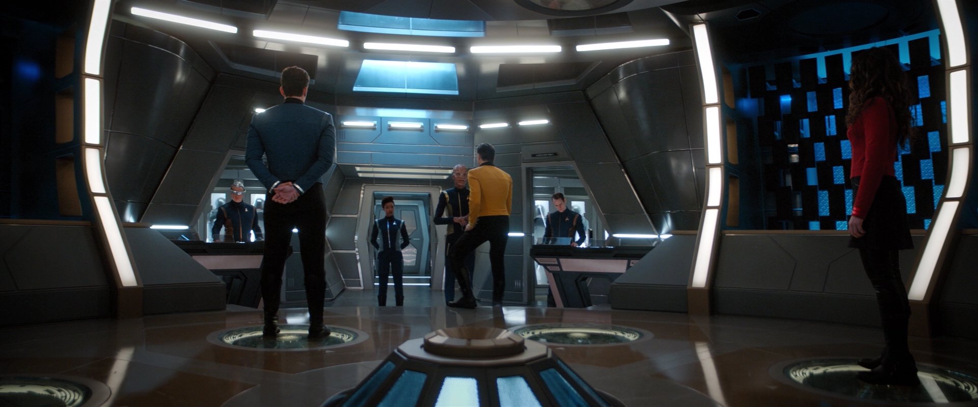 extant_StarTrekDiscovery_2x01-Brother_01390.jpg