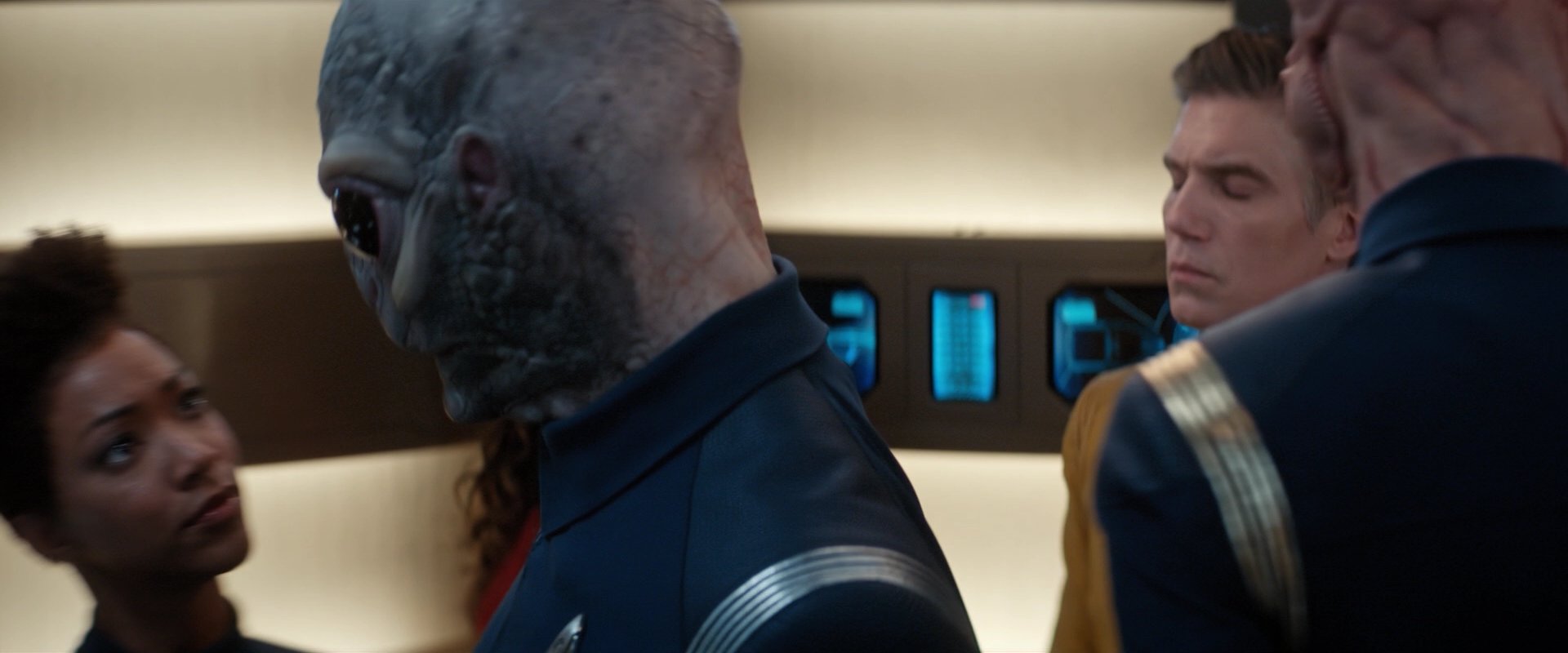 extant_StarTrekDiscovery_2x01-Brother_01600.jpg