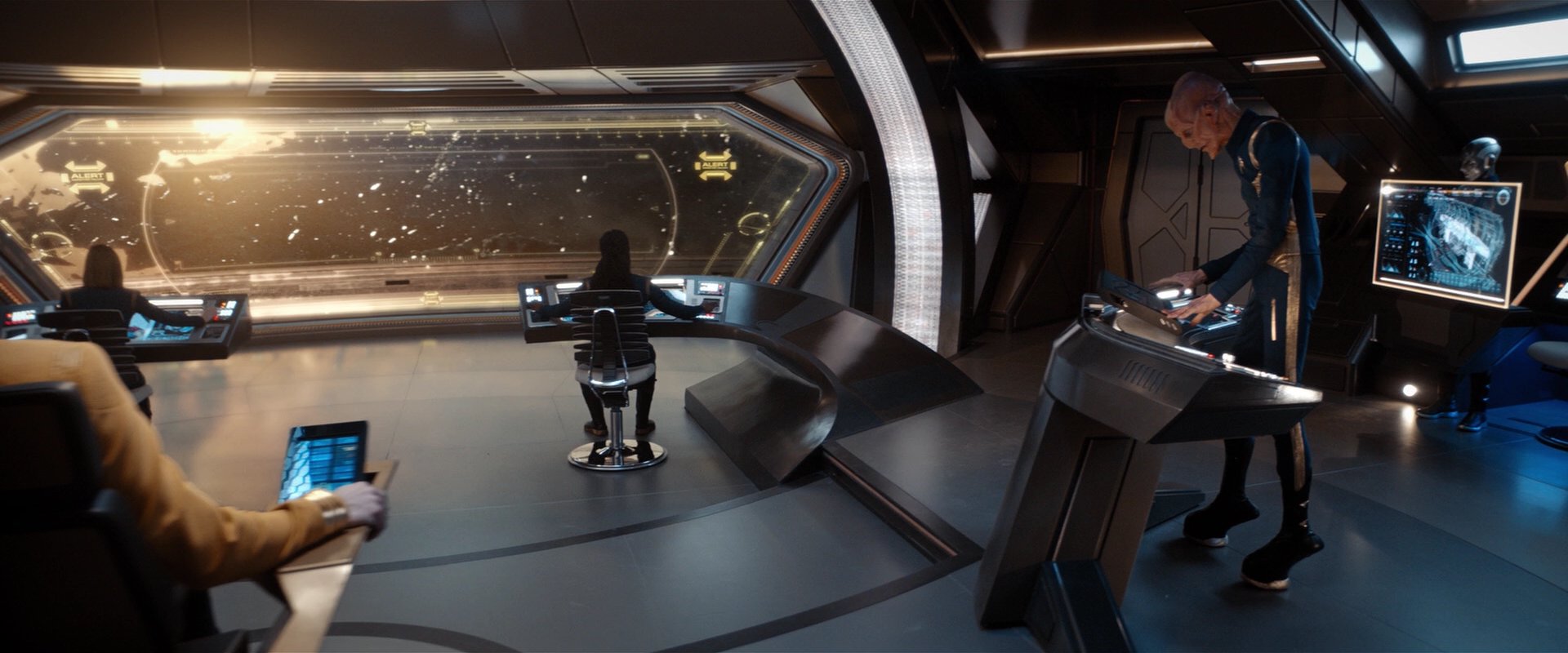 extant_StarTrekDiscovery_2x01-Brother_03249.jpg