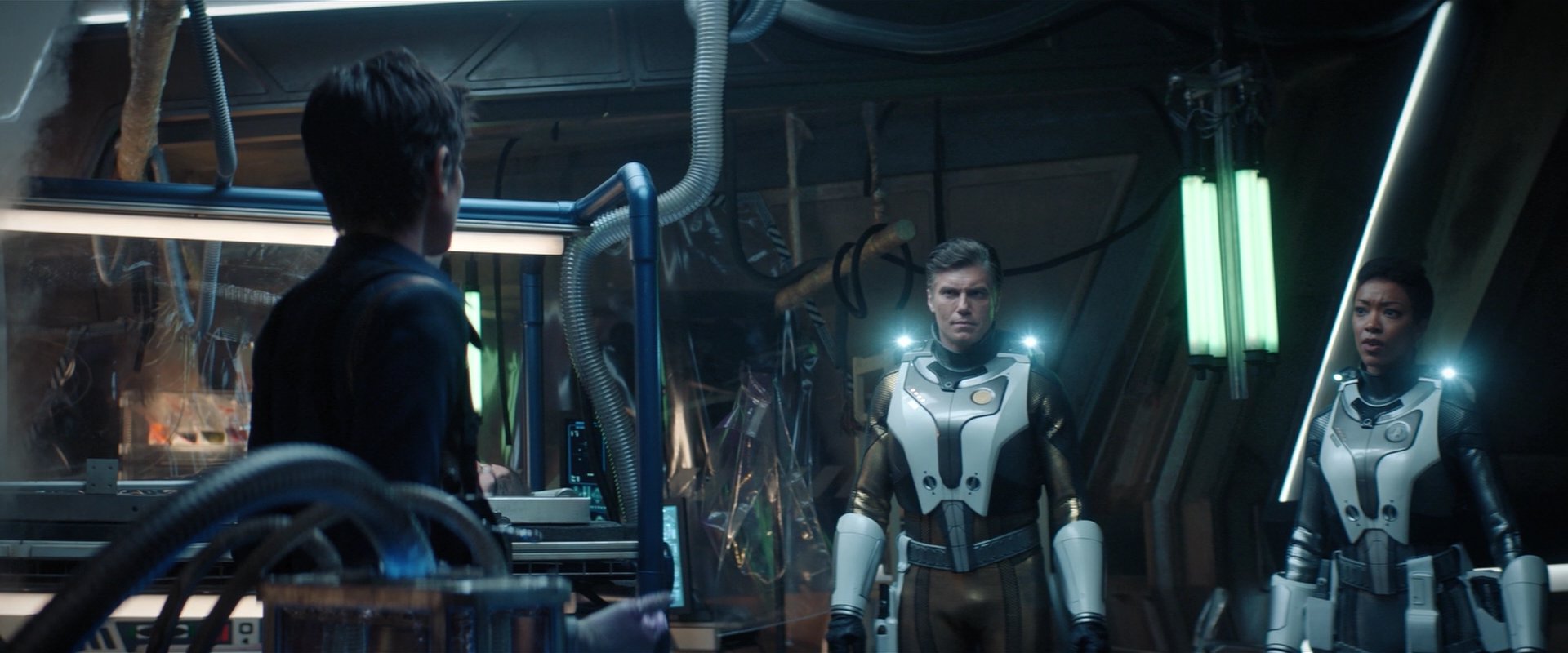 extant_StarTrekDiscovery_2x01-Brother_05095.jpg