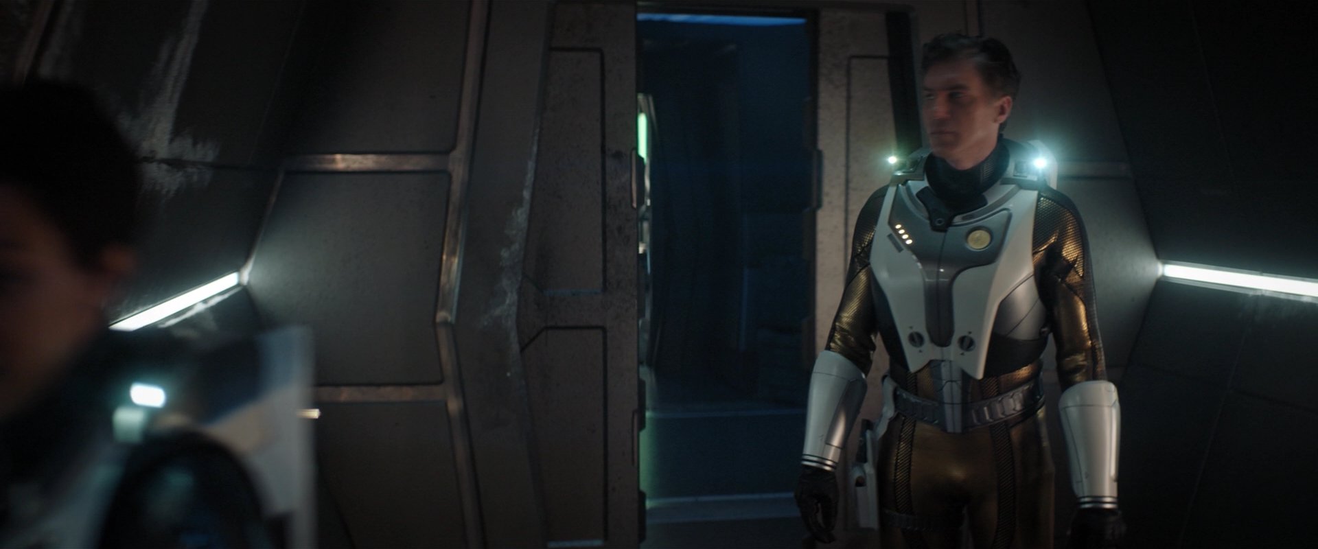 extant_StarTrekDiscovery_2x01-Brother_05235.jpg