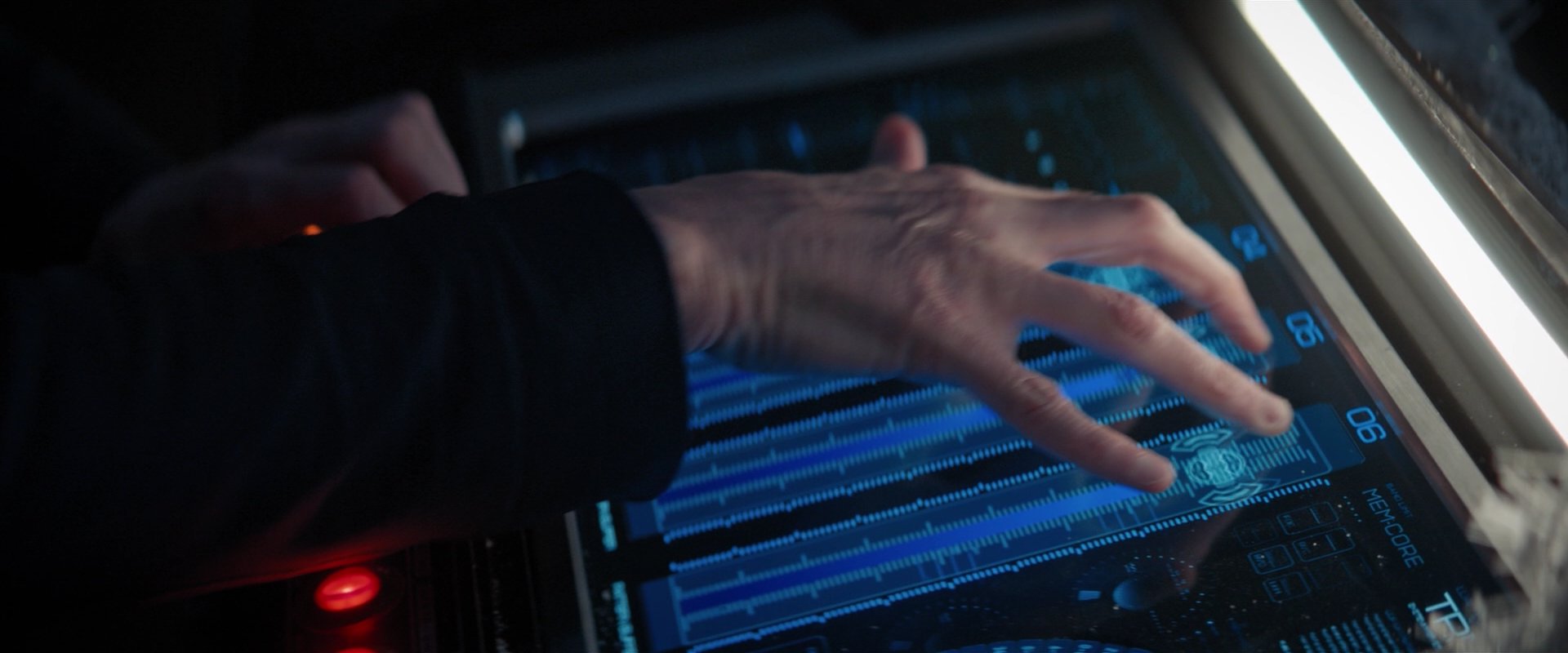 extant_StarTrekDiscovery_2x01-Brother_05418.jpg