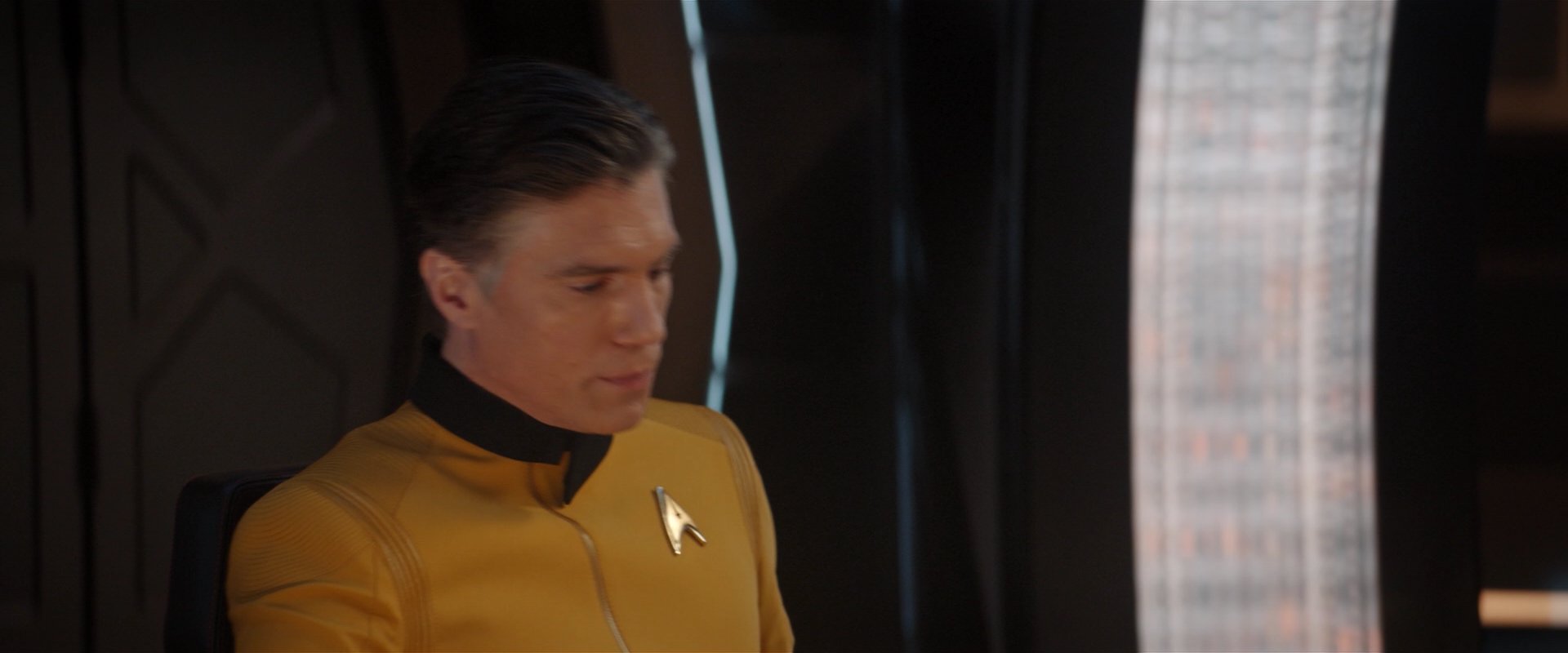 extant_StarTrekDiscovery_2x01-Brother_06000.jpg