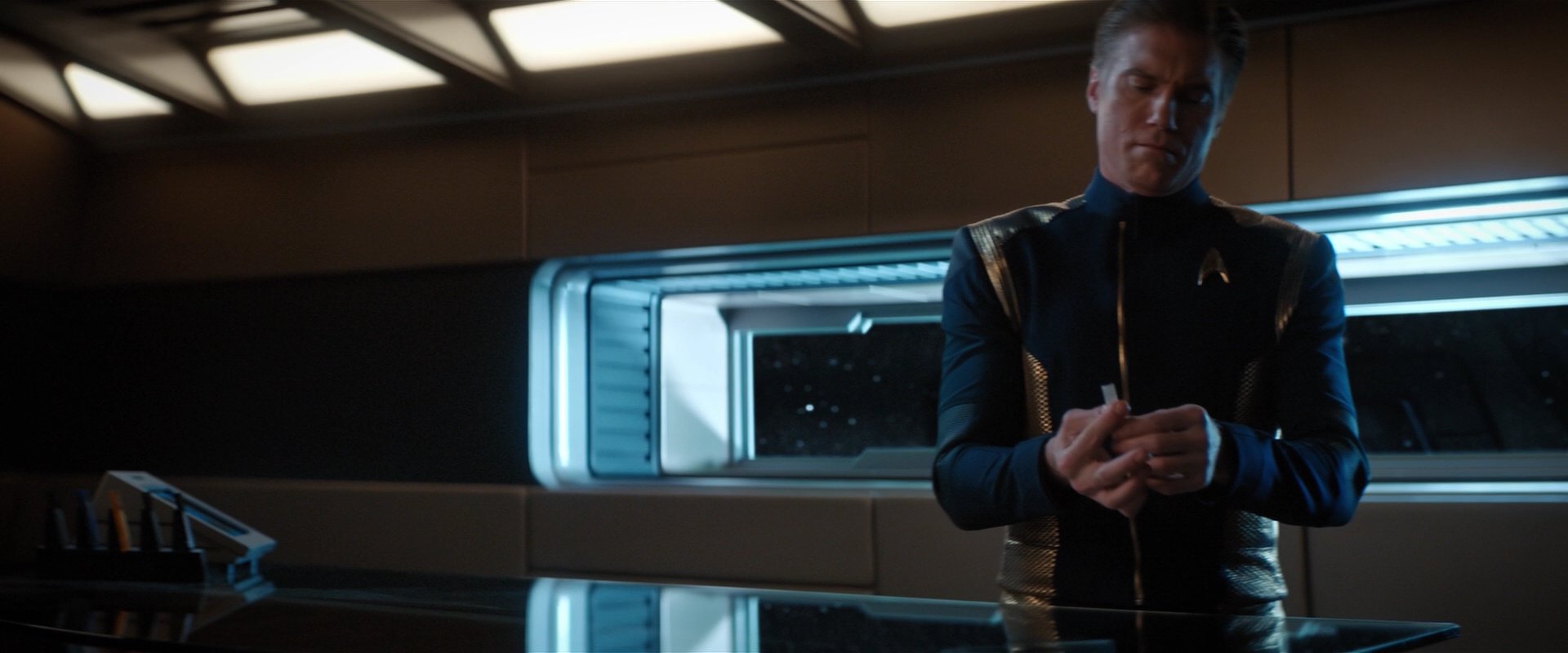extant_StarTrekDiscovery_2x01-Brother_06170.jpg