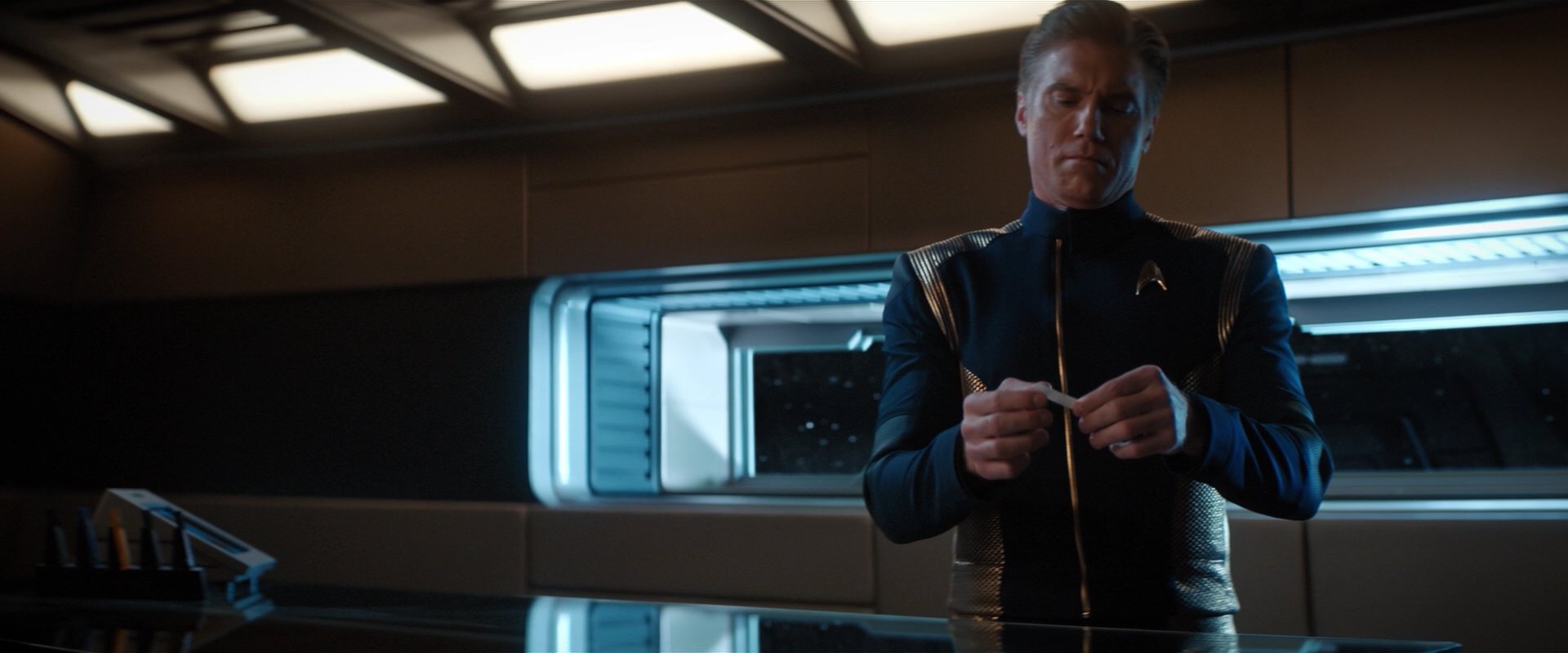 extant_StarTrekDiscovery_2x01-Brother_06171.jpg