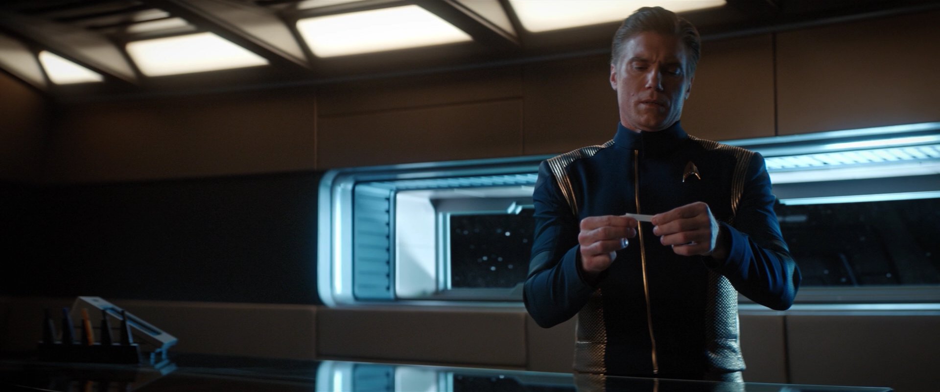 extant_StarTrekDiscovery_2x01-Brother_06175.jpg