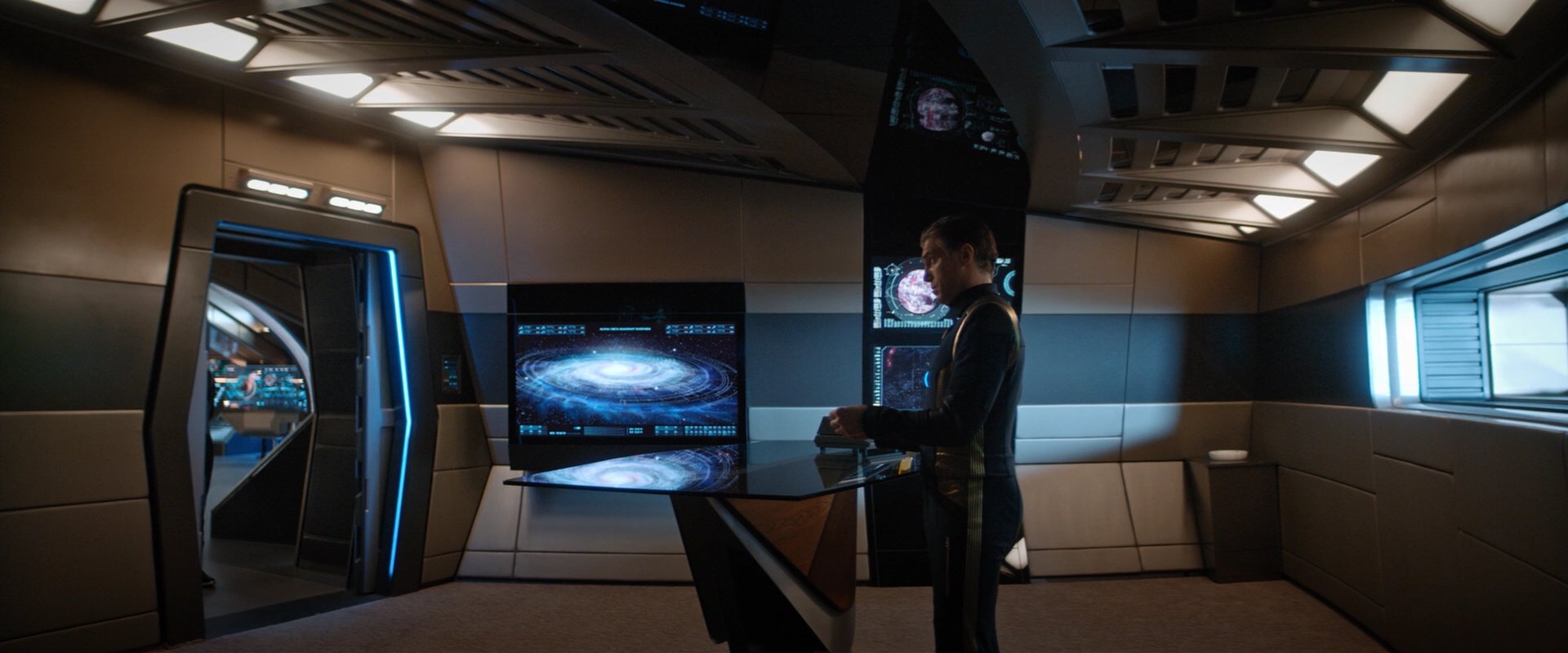 extant_StarTrekDiscovery_2x01-Brother_06182.jpg
