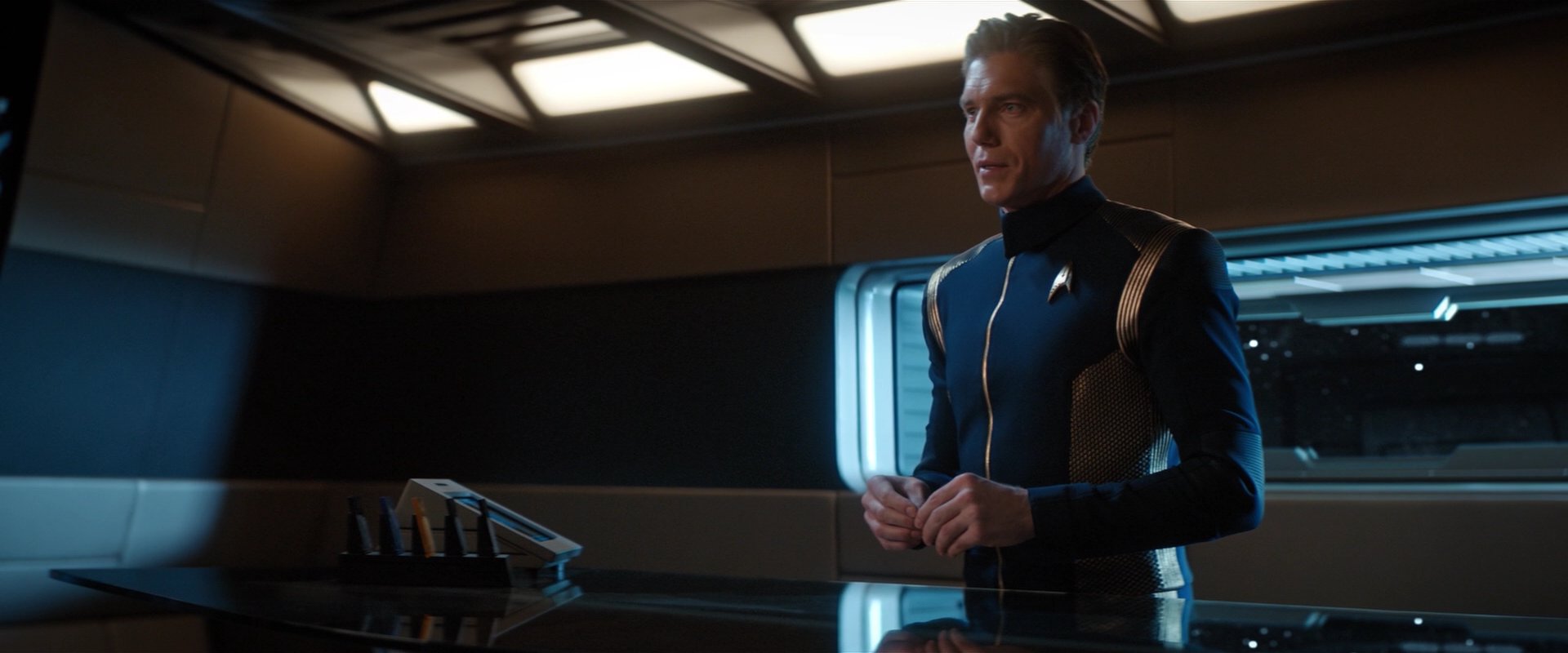 extant_StarTrekDiscovery_2x01-Brother_06193.jpg