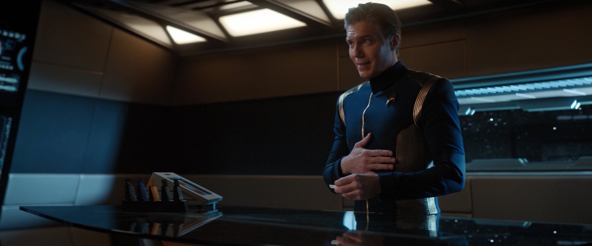 extant_StarTrekDiscovery_2x01-Brother_06211.jpg