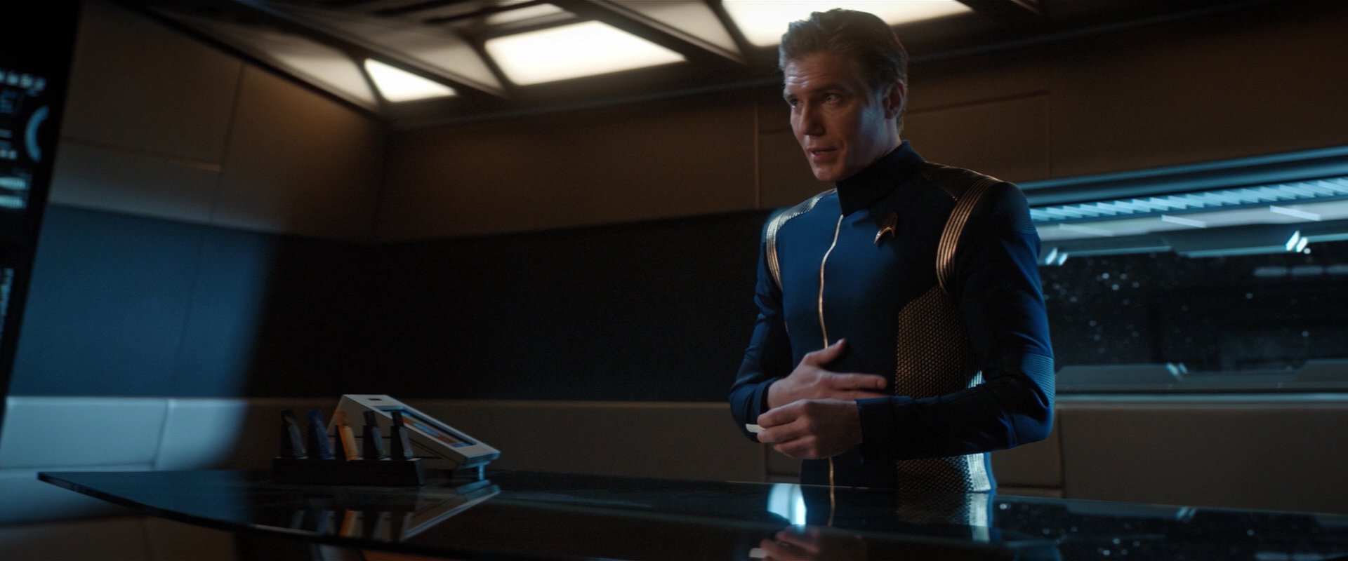extant_StarTrekDiscovery_2x01-Brother_06213.jpg
