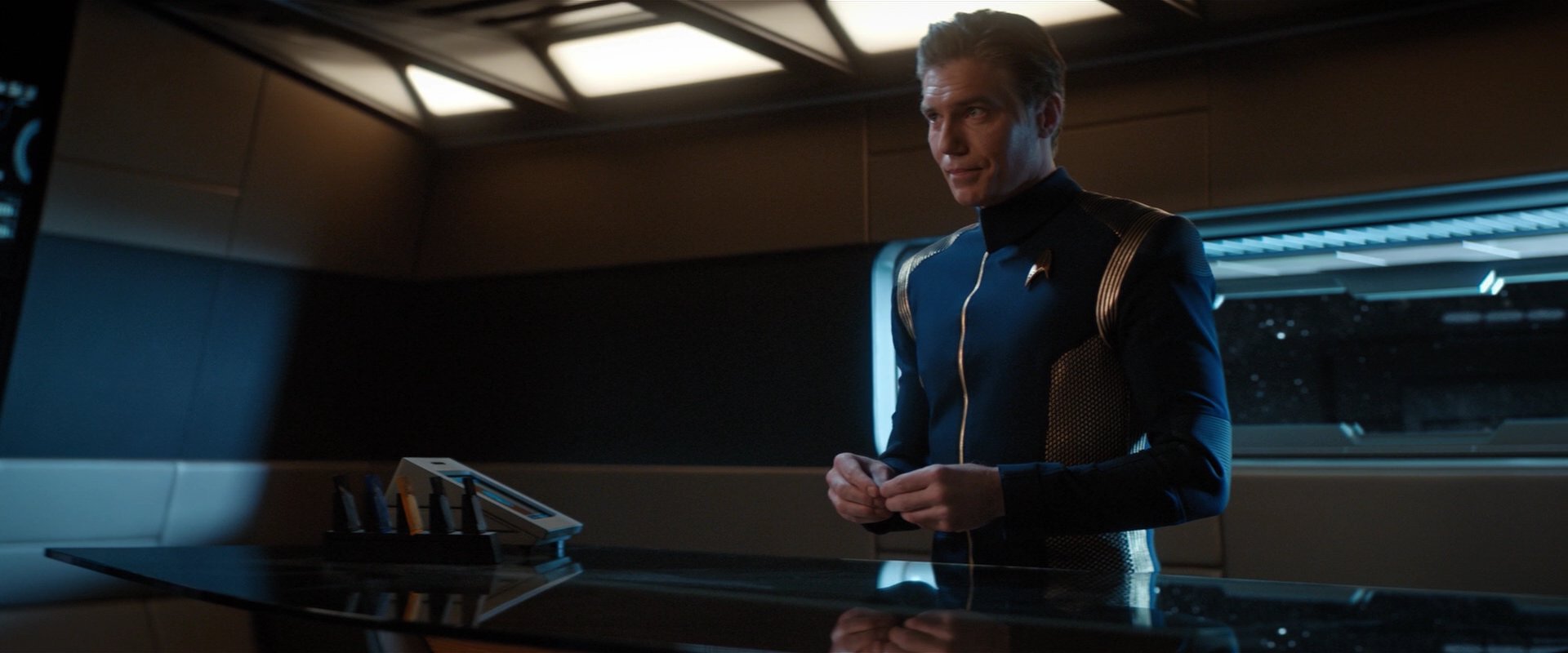 extant_StarTrekDiscovery_2x01-Brother_06217.jpg