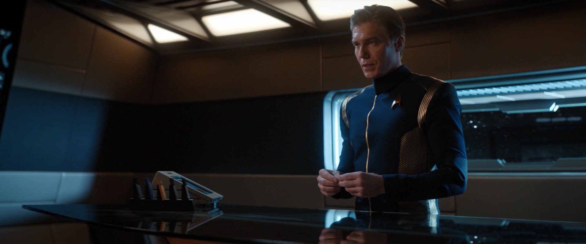 extant_StarTrekDiscovery_2x01-Brother_06220.jpg