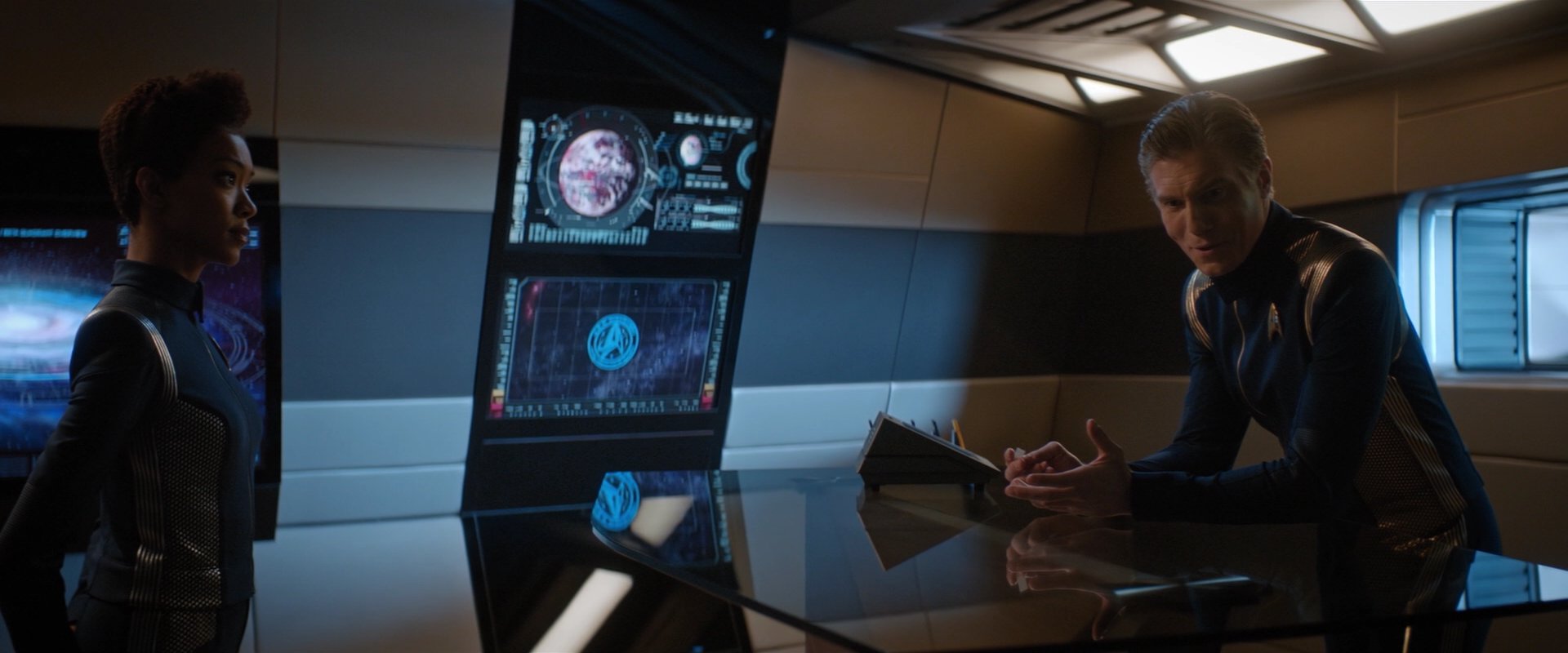 extant_StarTrekDiscovery_2x01-Brother_06266.jpg