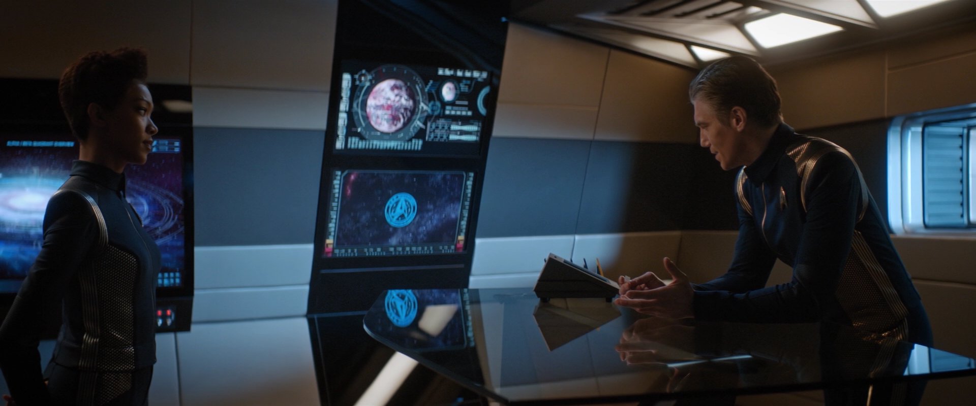 extant_StarTrekDiscovery_2x01-Brother_06268.jpg