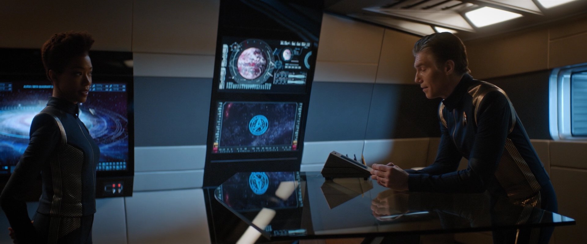extant_StarTrekDiscovery_2x01-Brother_06271.jpg