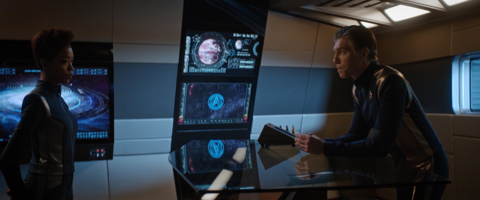 extant_StarTrekDiscovery_2x01-Brother_06273.jpg