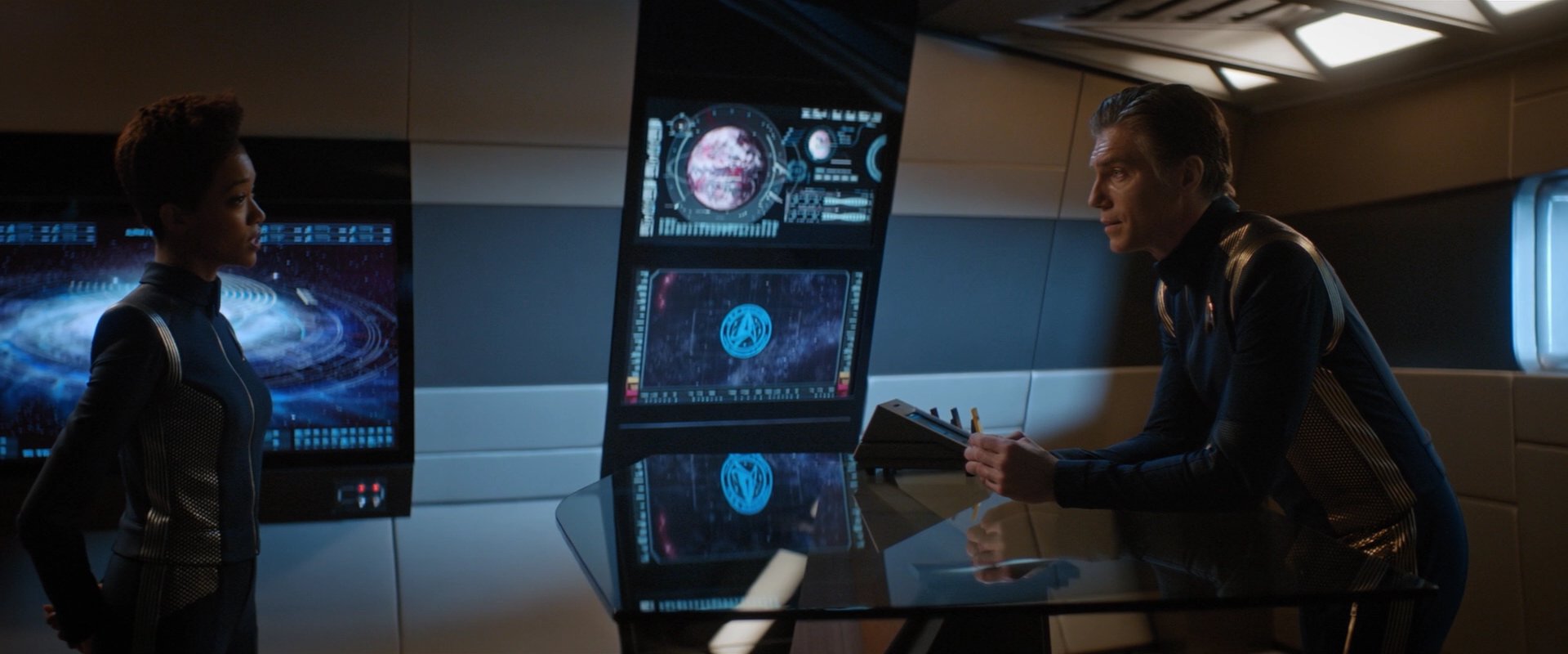 extant_StarTrekDiscovery_2x01-Brother_06275.jpg