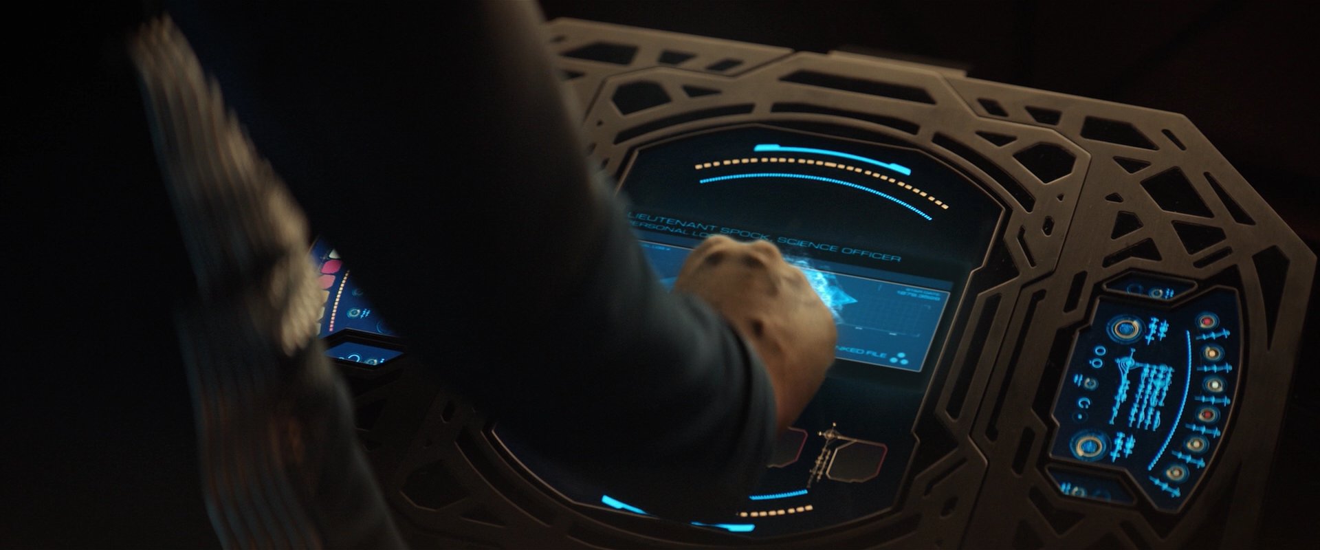 extant_StarTrekDiscovery_2x01-Brother_06992.jpg