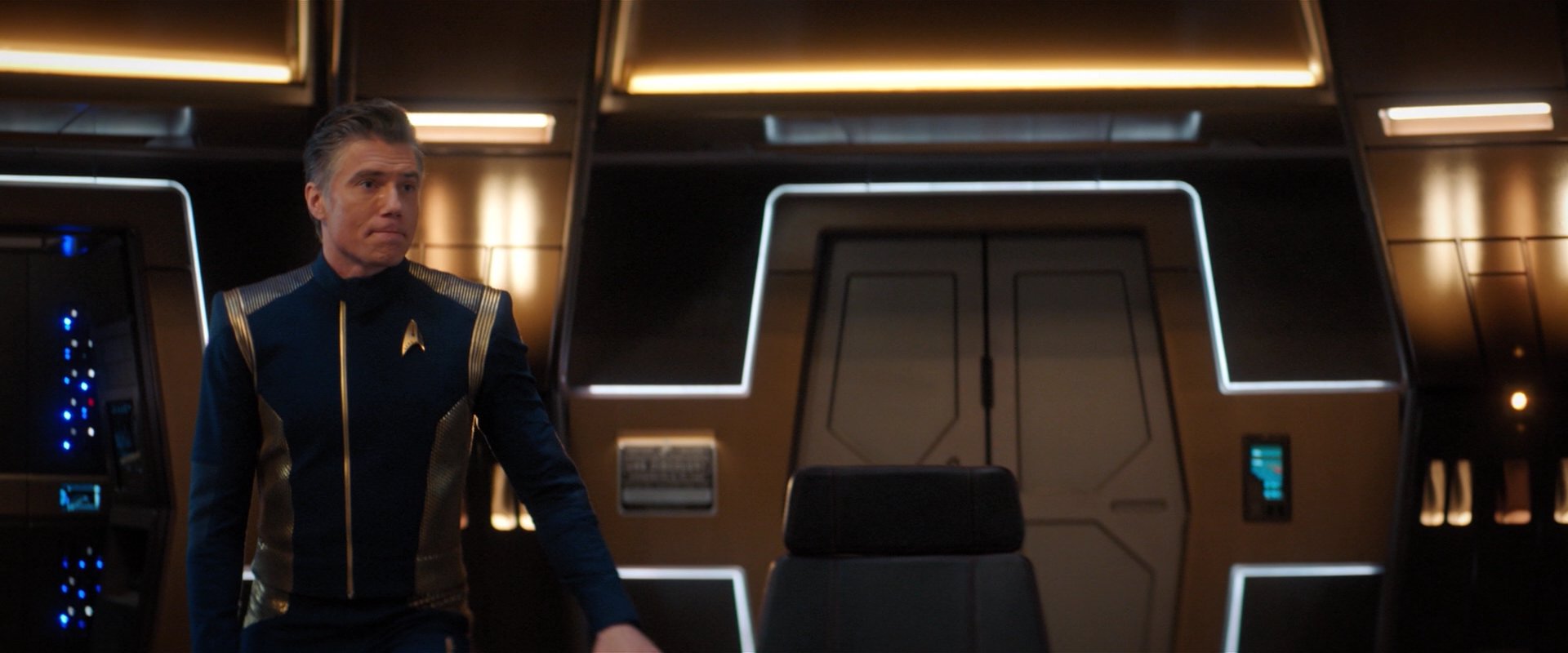 extant_StarTrekDiscovery_2x03-PointOfLight_02495.jpg