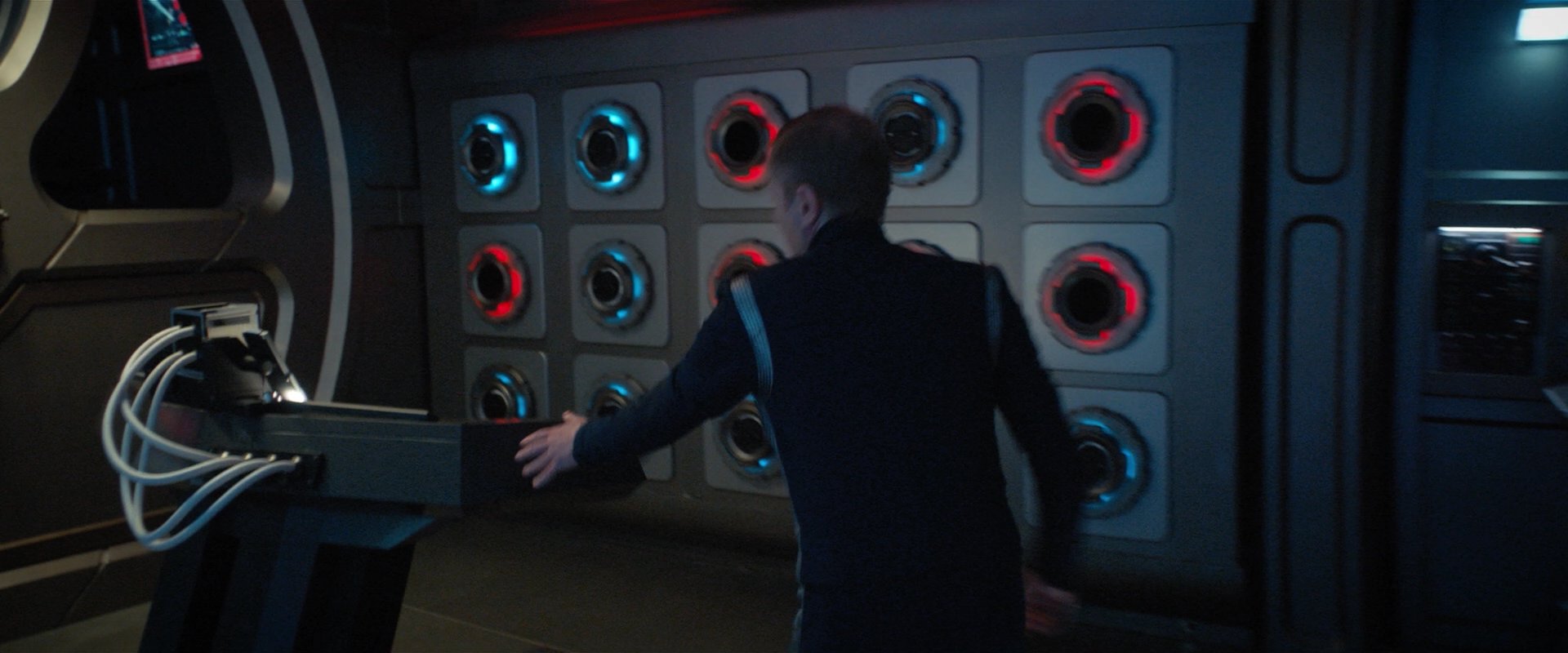 extant_StarTrekDiscovery_2x04-AnObolForCharon_02044.jpg