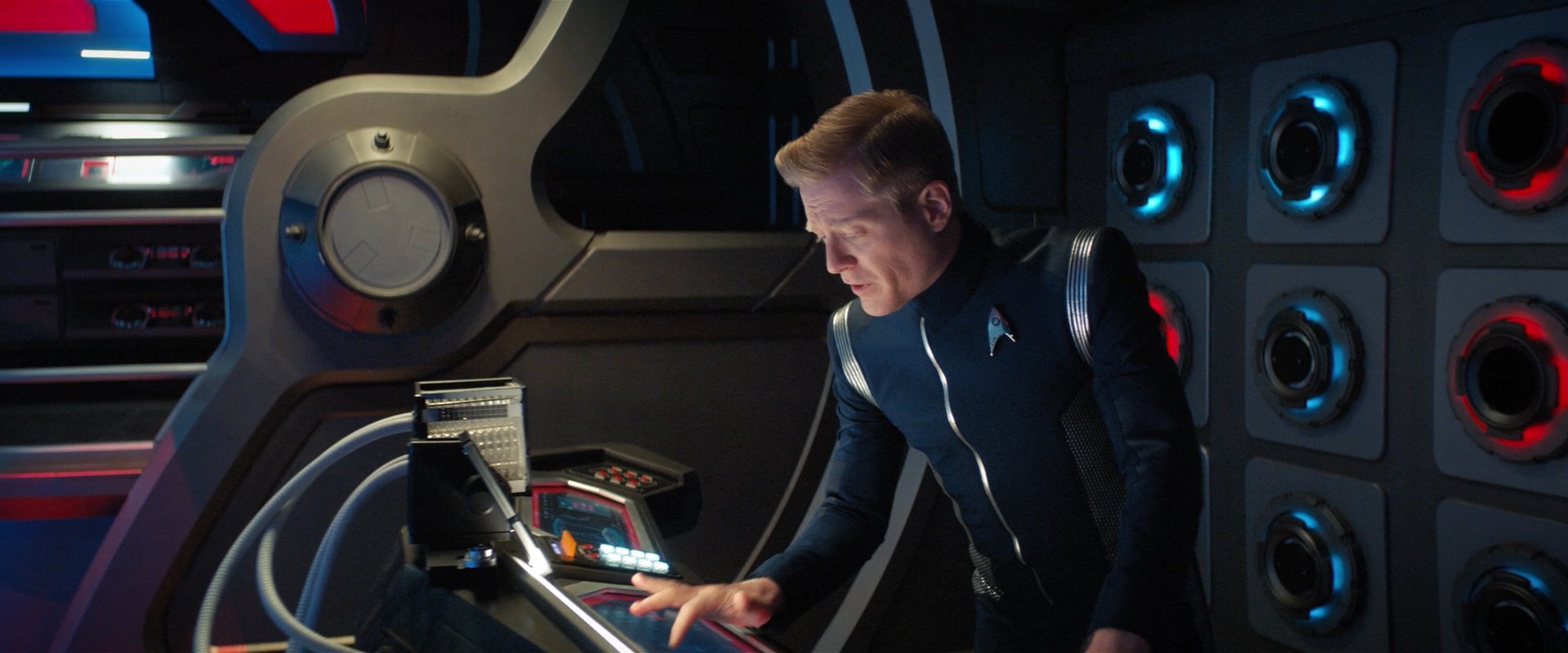 extant_StarTrekDiscovery_2x04-AnObolForCharon_02055.jpg