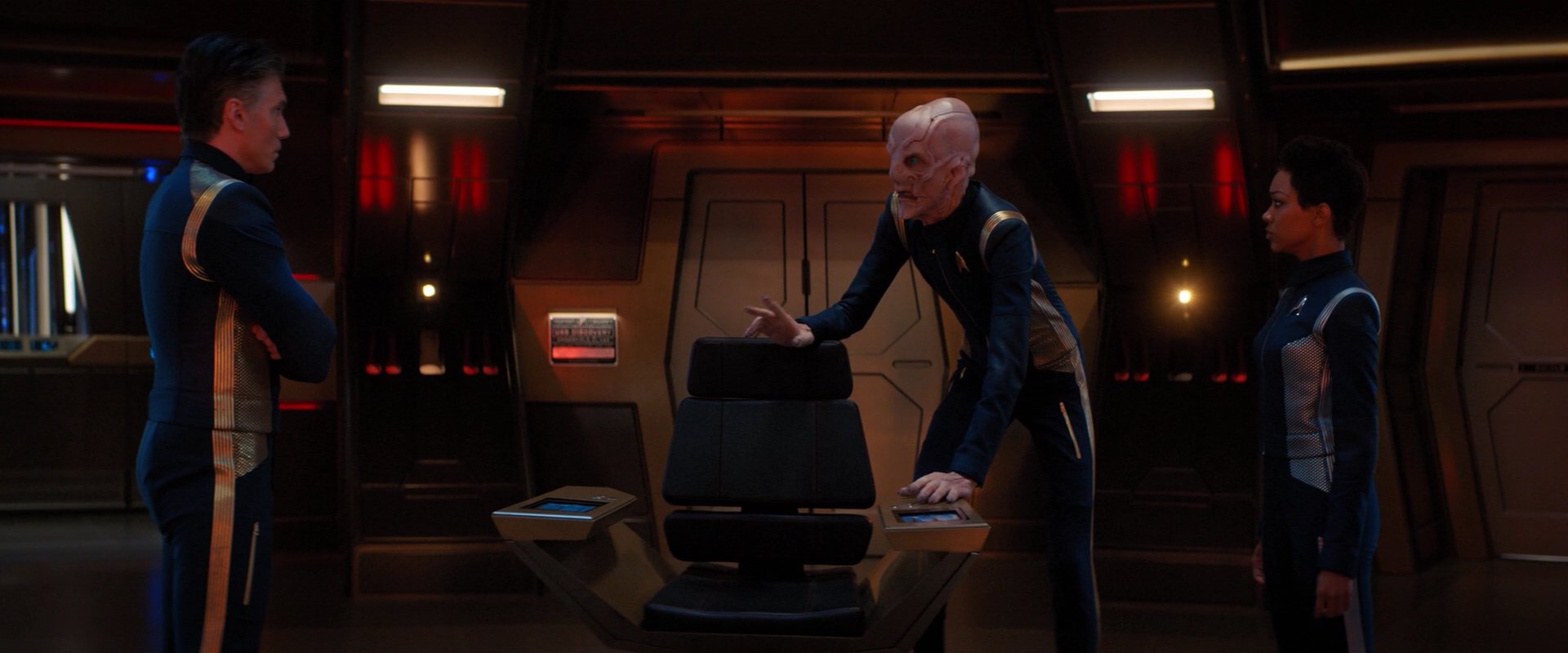 extant_StarTrekDiscovery_2x04-AnObolForCharon_03826.jpg