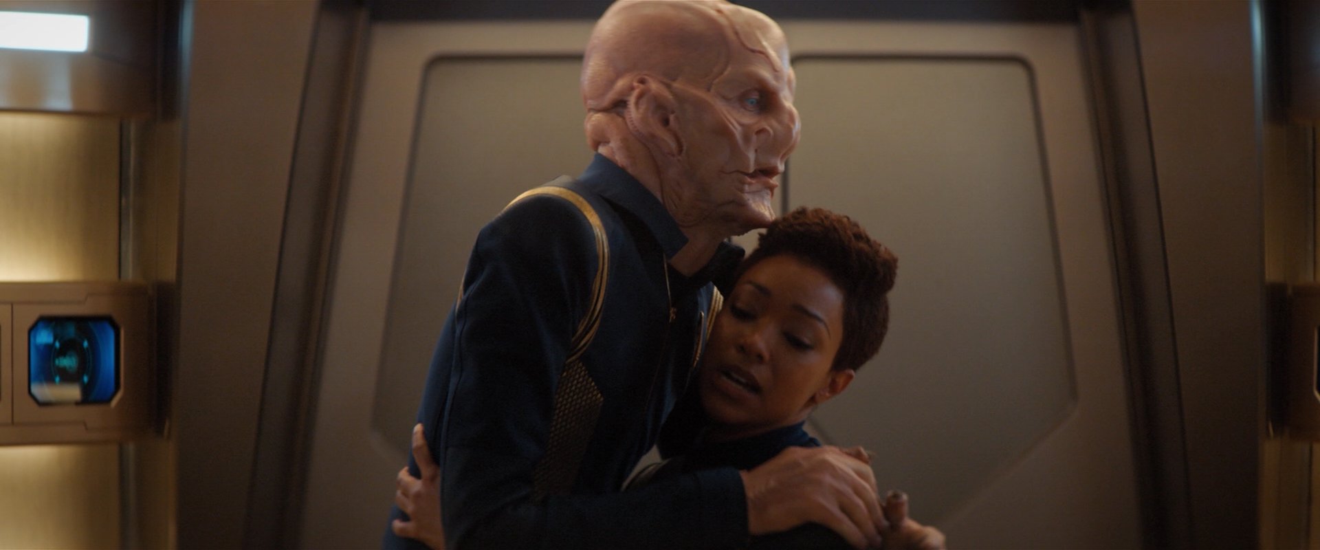 extant_StarTrekDiscovery_2x04-AnObolForCharon_04745.jpg