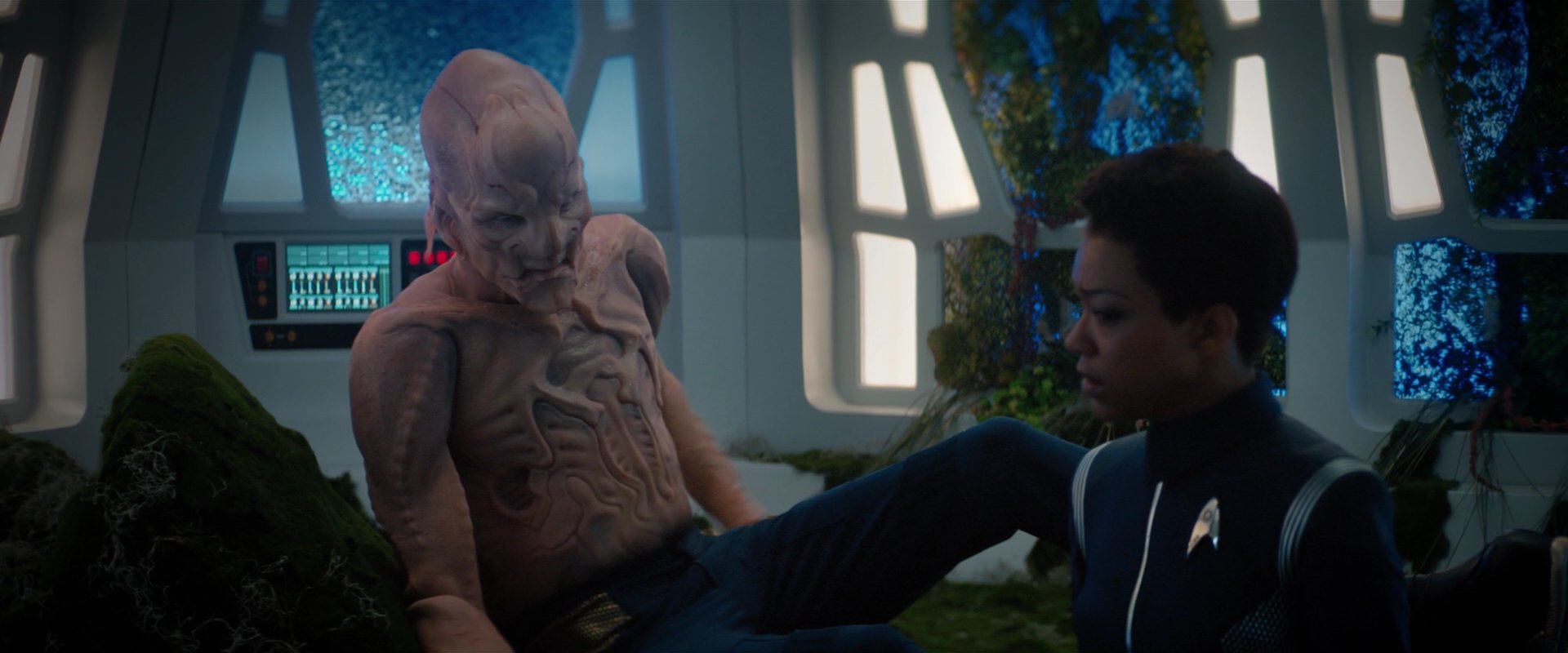 extant_StarTrekDiscovery_2x04-AnObolForCharon_04941.jpg