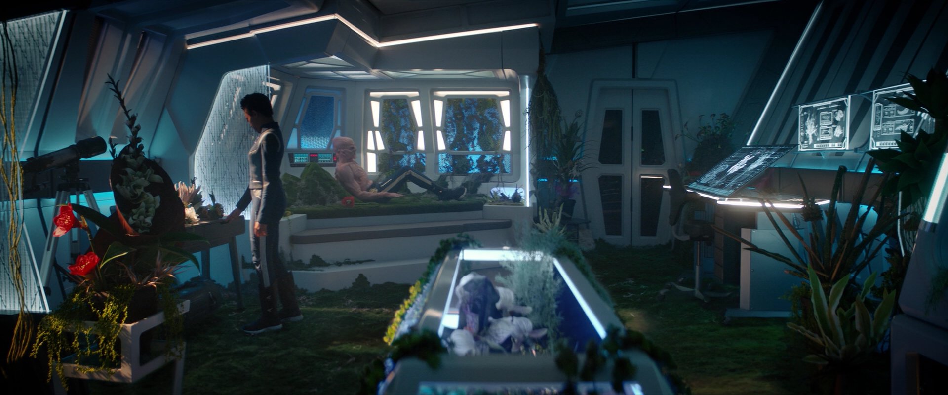 extant_StarTrekDiscovery_2x04-AnObolForCharon_04949.jpg
