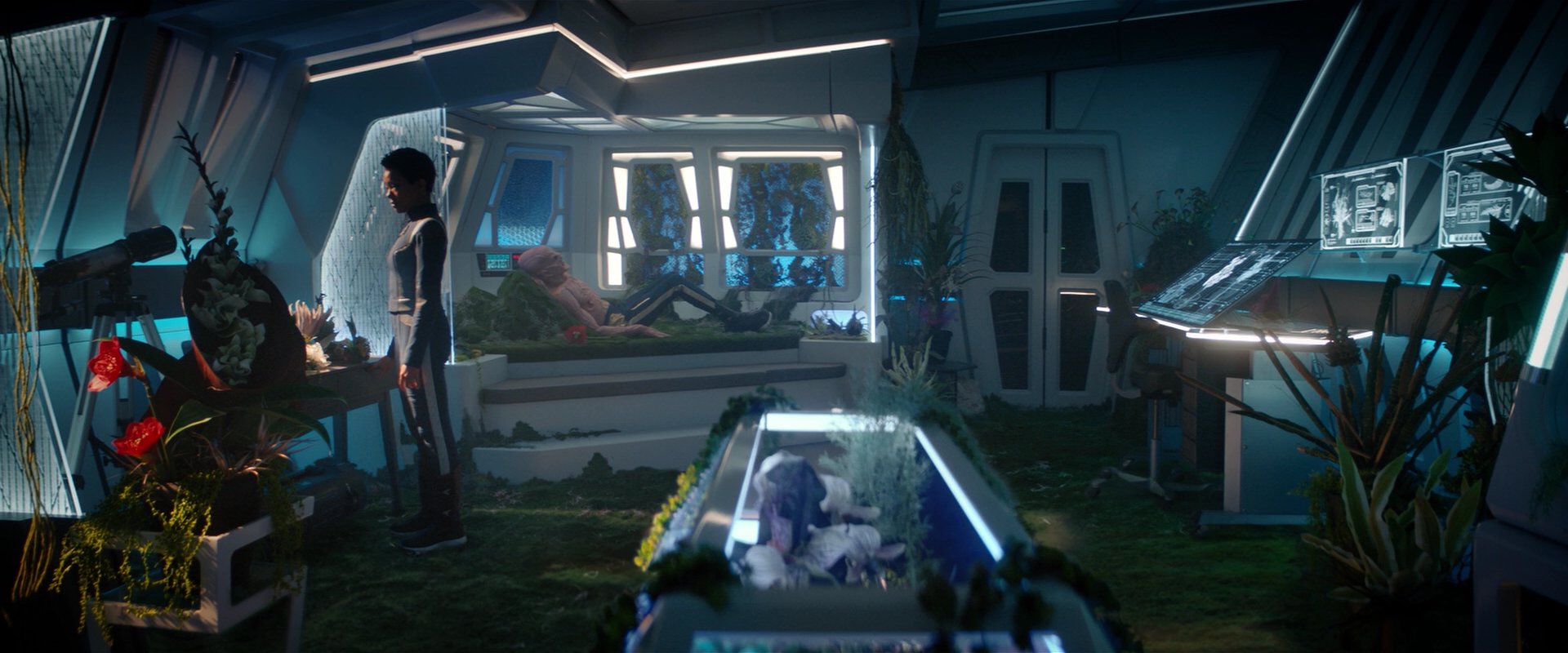 extant_StarTrekDiscovery_2x04-AnObolForCharon_04952.jpg