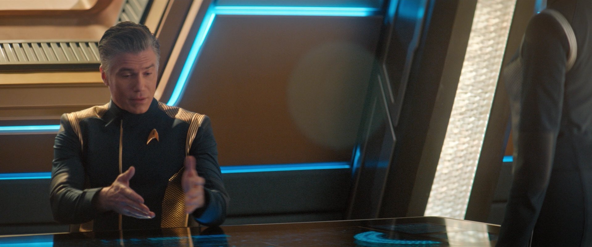 extant_StarTrekDiscovery_2x04-AnObolForCharon_05675.jpg