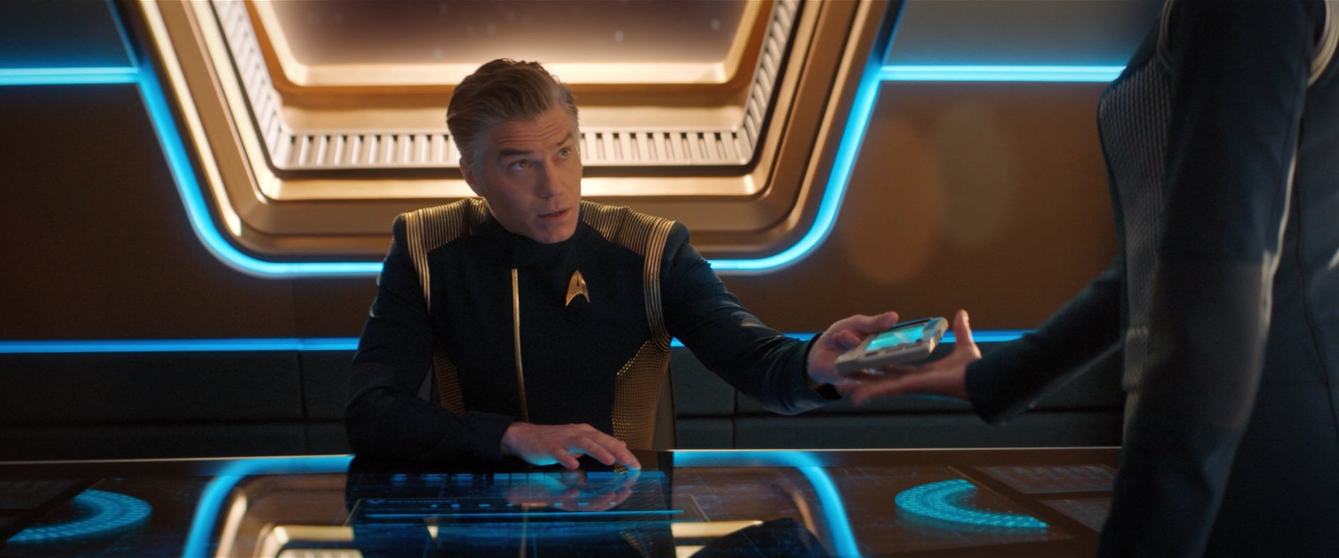 extant_StarTrekDiscovery_2x04-AnObolForCharon_05726.jpg