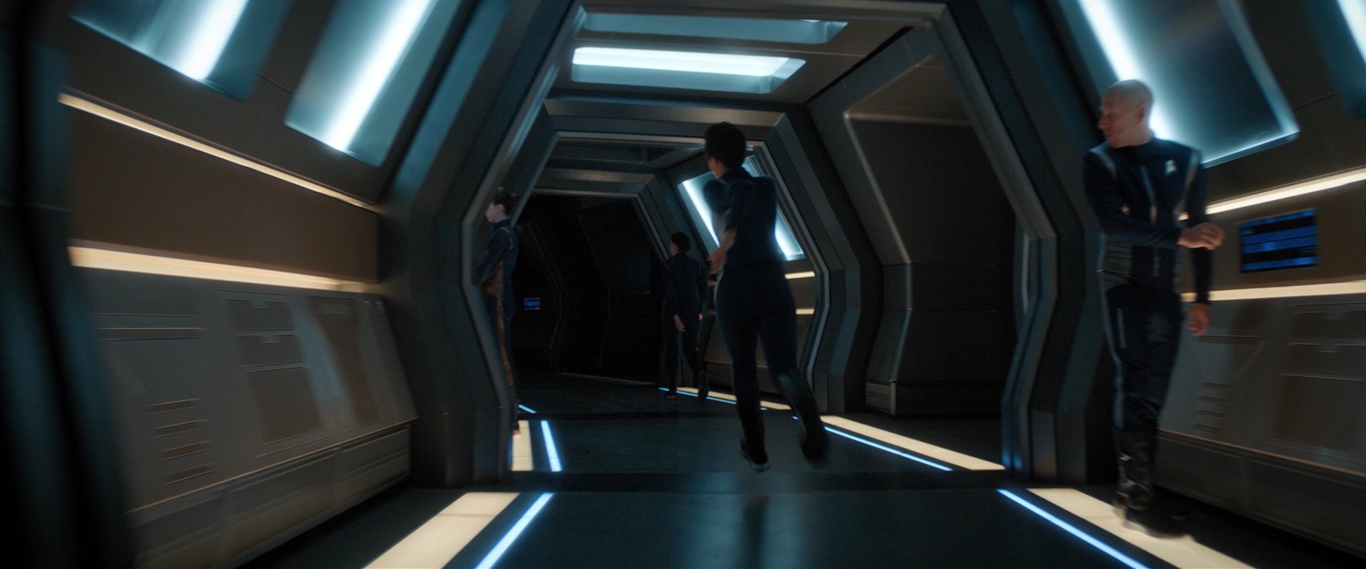 extant_StarTrekDiscovery_2x05-SaintsOfImperfection_00136.jpg