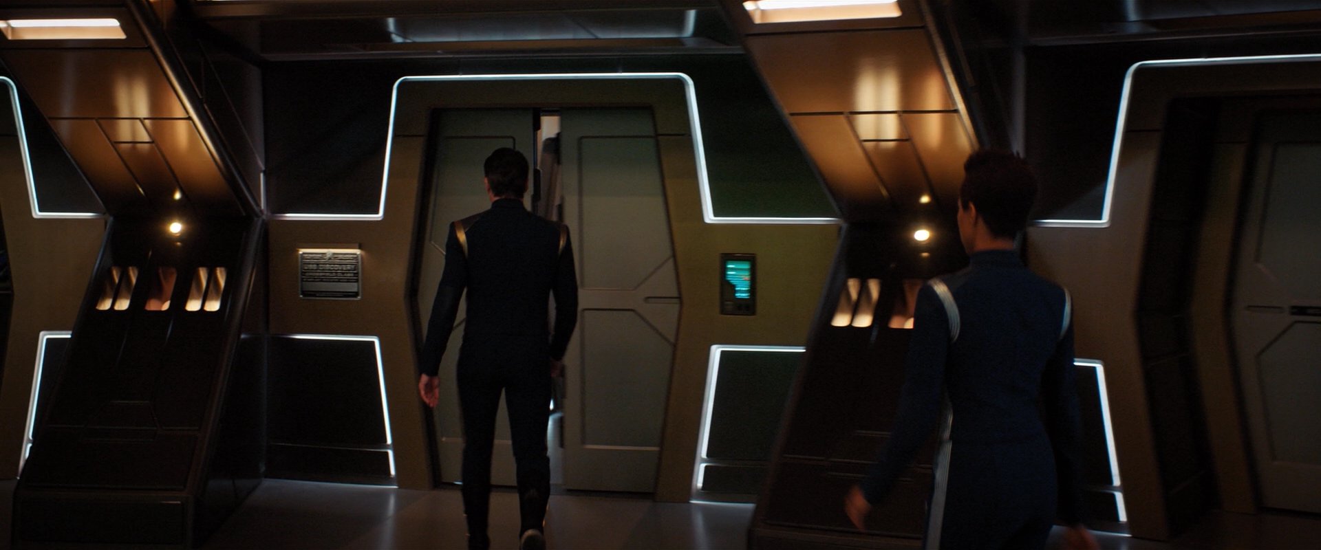 extant_StarTrekDiscovery_2x05-SaintsOfImperfection_00557.jpg
