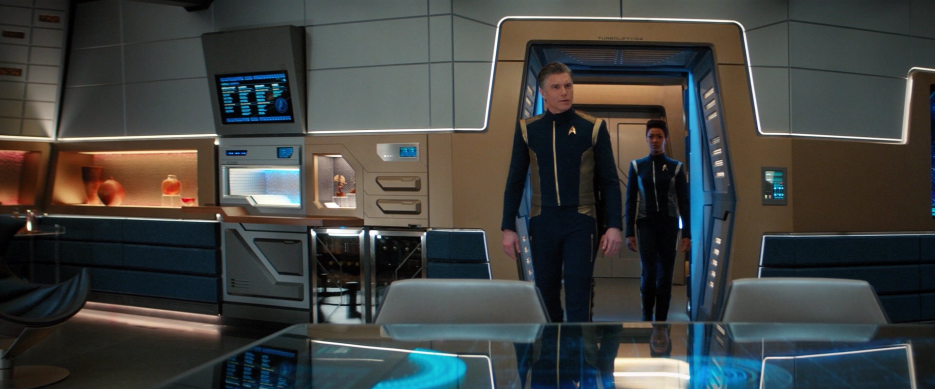 extant_StarTrekDiscovery_2x05-SaintsOfImperfection_01085.jpg