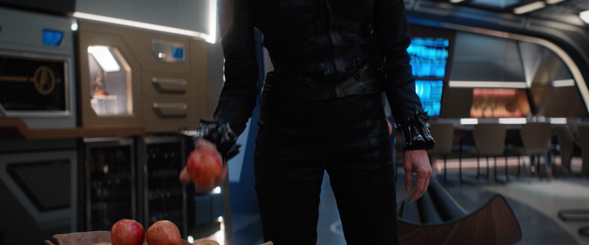 extant_StarTrekDiscovery_2x05-SaintsOfImperfection_01128.jpg