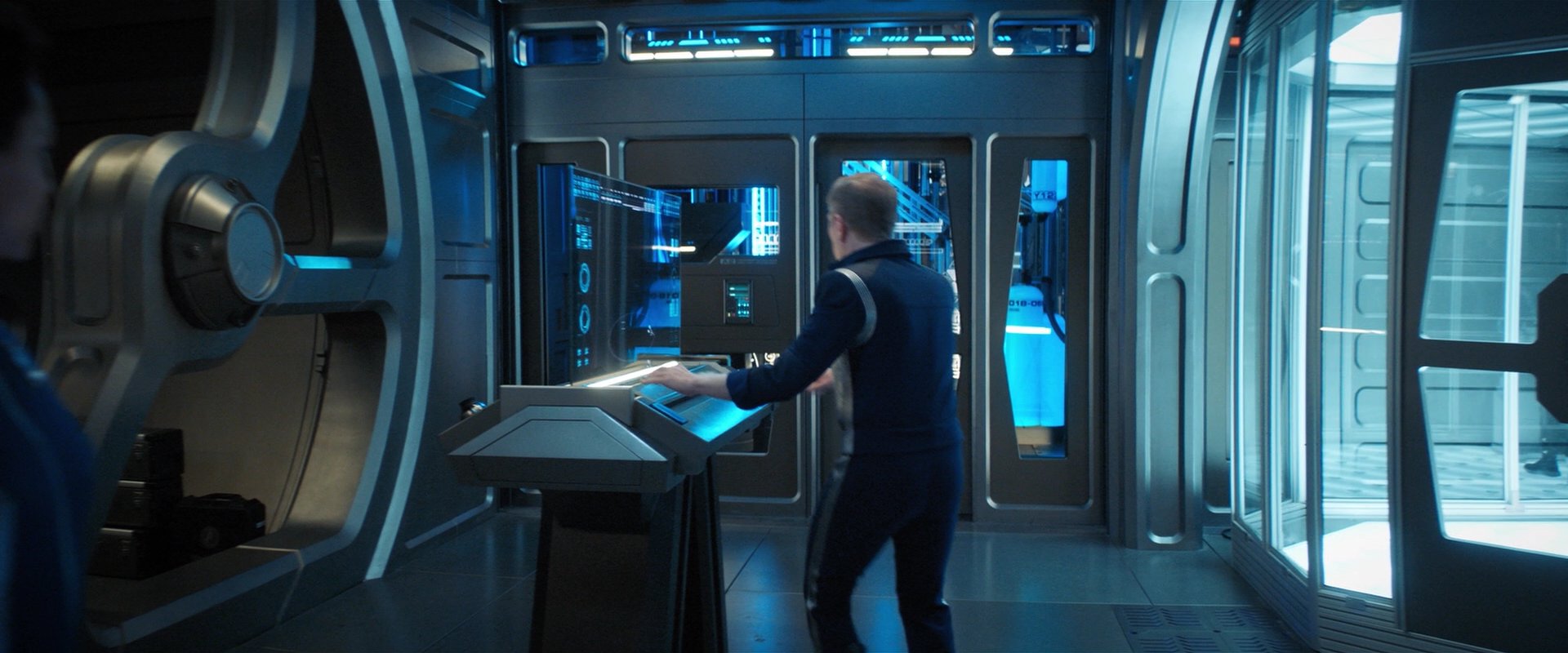 extant_StarTrekDiscovery_2x05-SaintsOfImperfection_01458.jpg