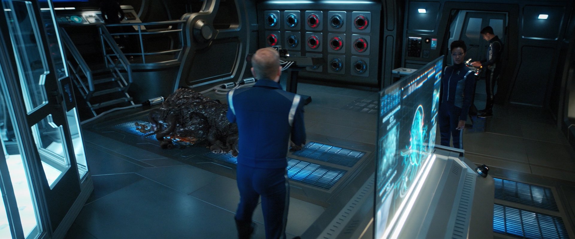 extant_StarTrekDiscovery_2x05-SaintsOfImperfection_01472.jpg