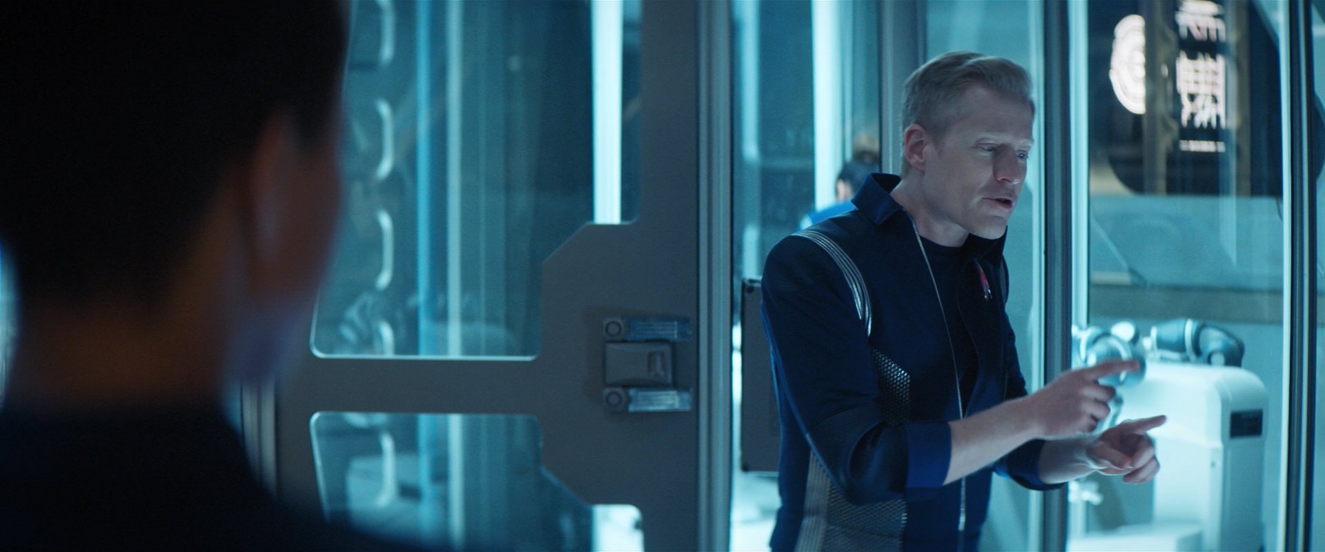 extant_StarTrekDiscovery_2x05-SaintsOfImperfection_01484.jpg