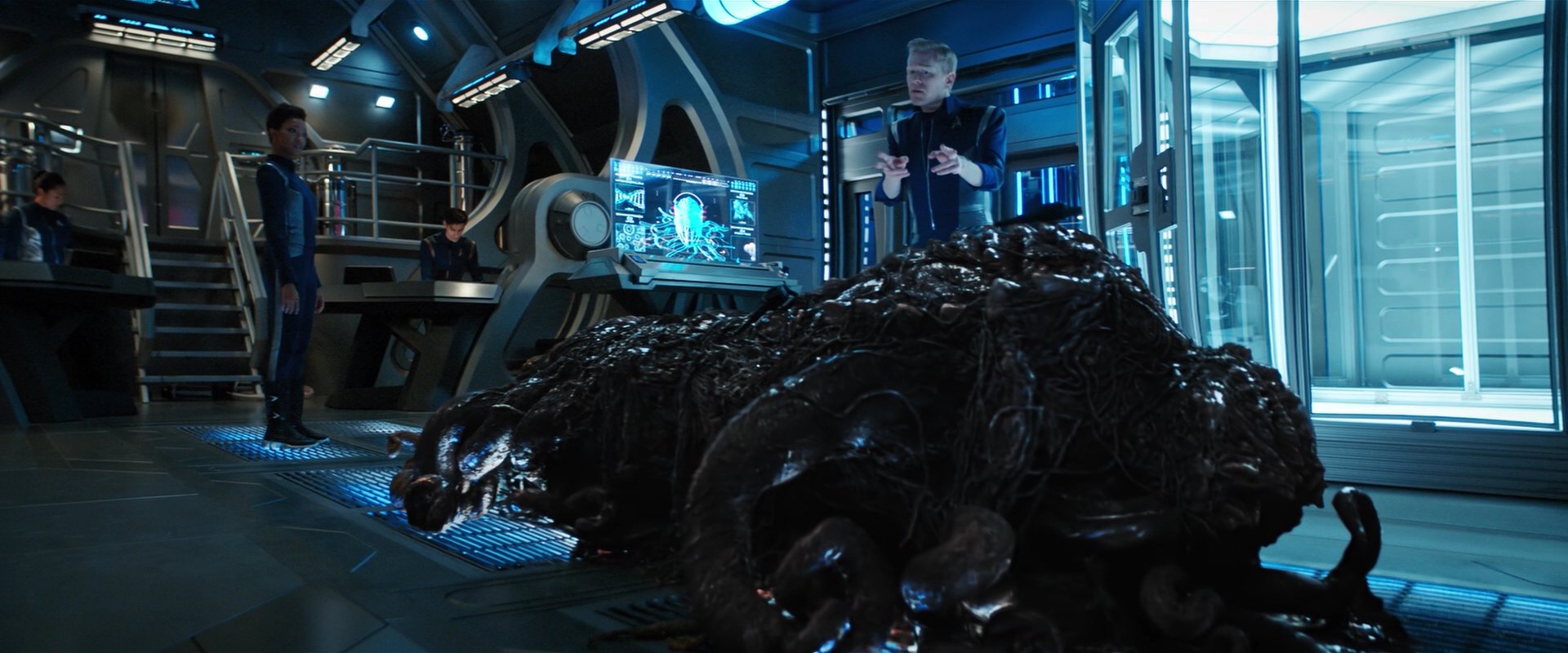extant_StarTrekDiscovery_2x05-SaintsOfImperfection_01504.jpg